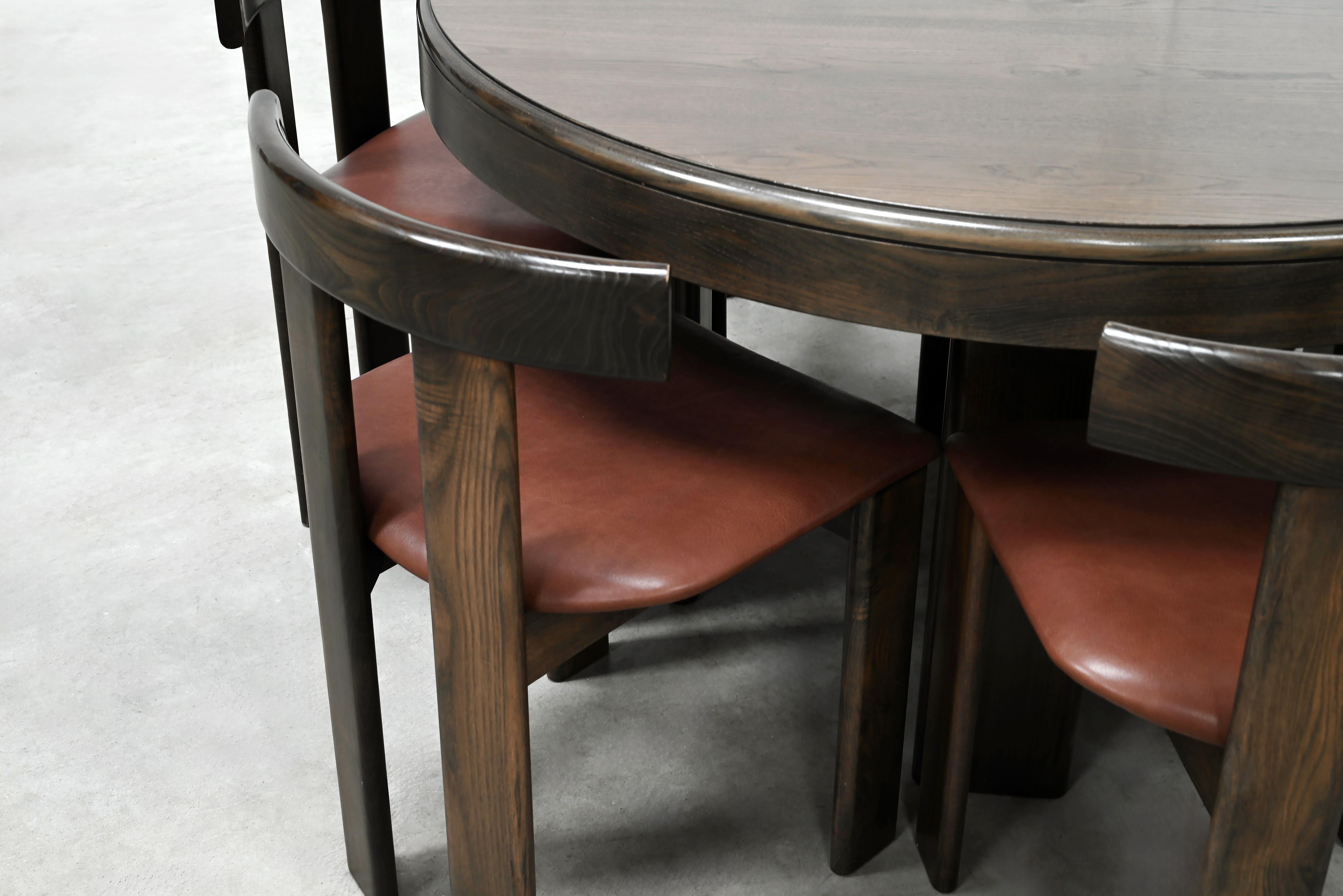 Dining Set by Luigi Vaghi for Former with Six Leather Chairs, Italy 1960's In Good Condition For Sale In Antwerp, Antwerp