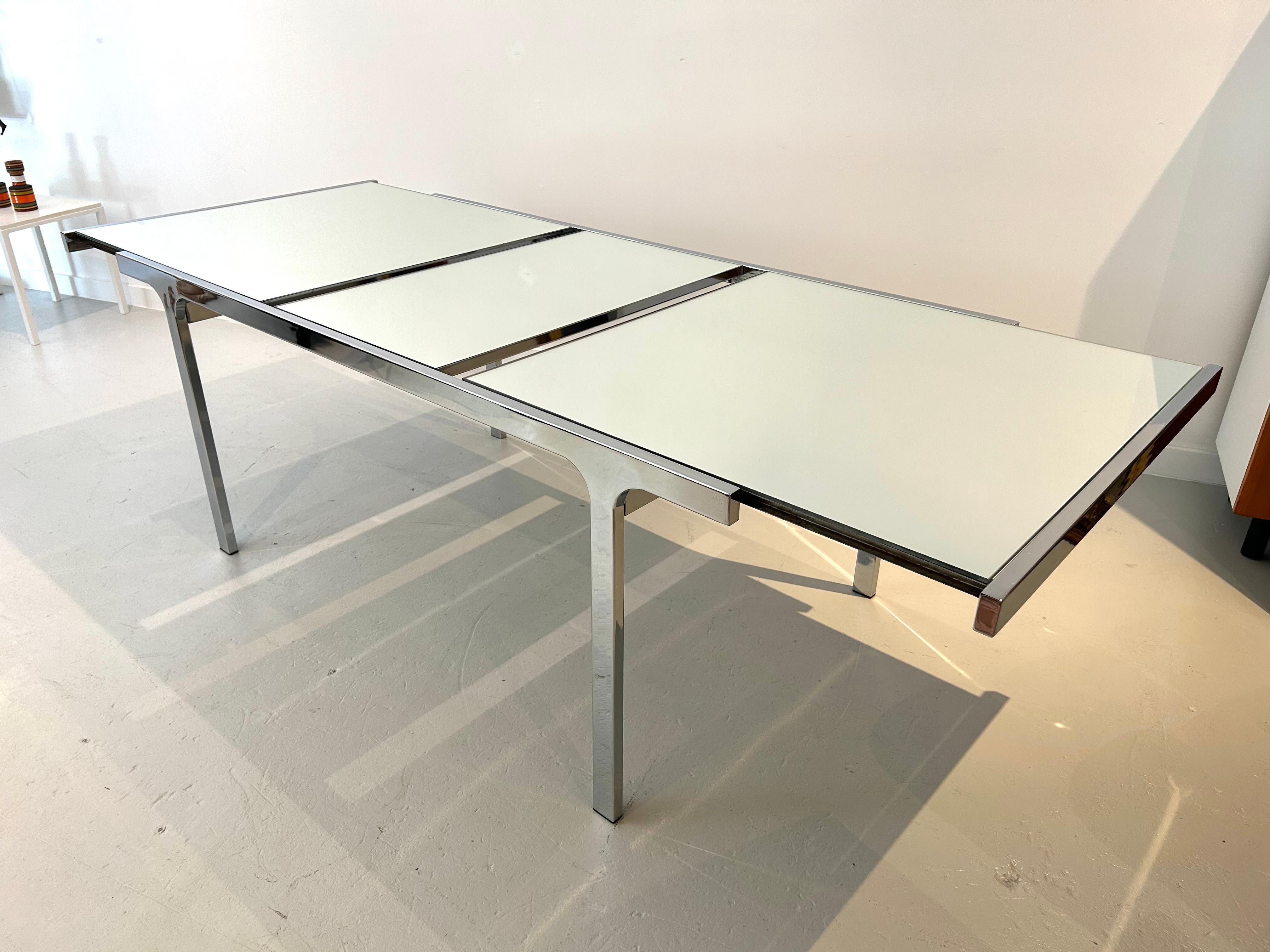 Esszimmer-Set von Pierre Cardin, neu gepolstert im Angebot 10