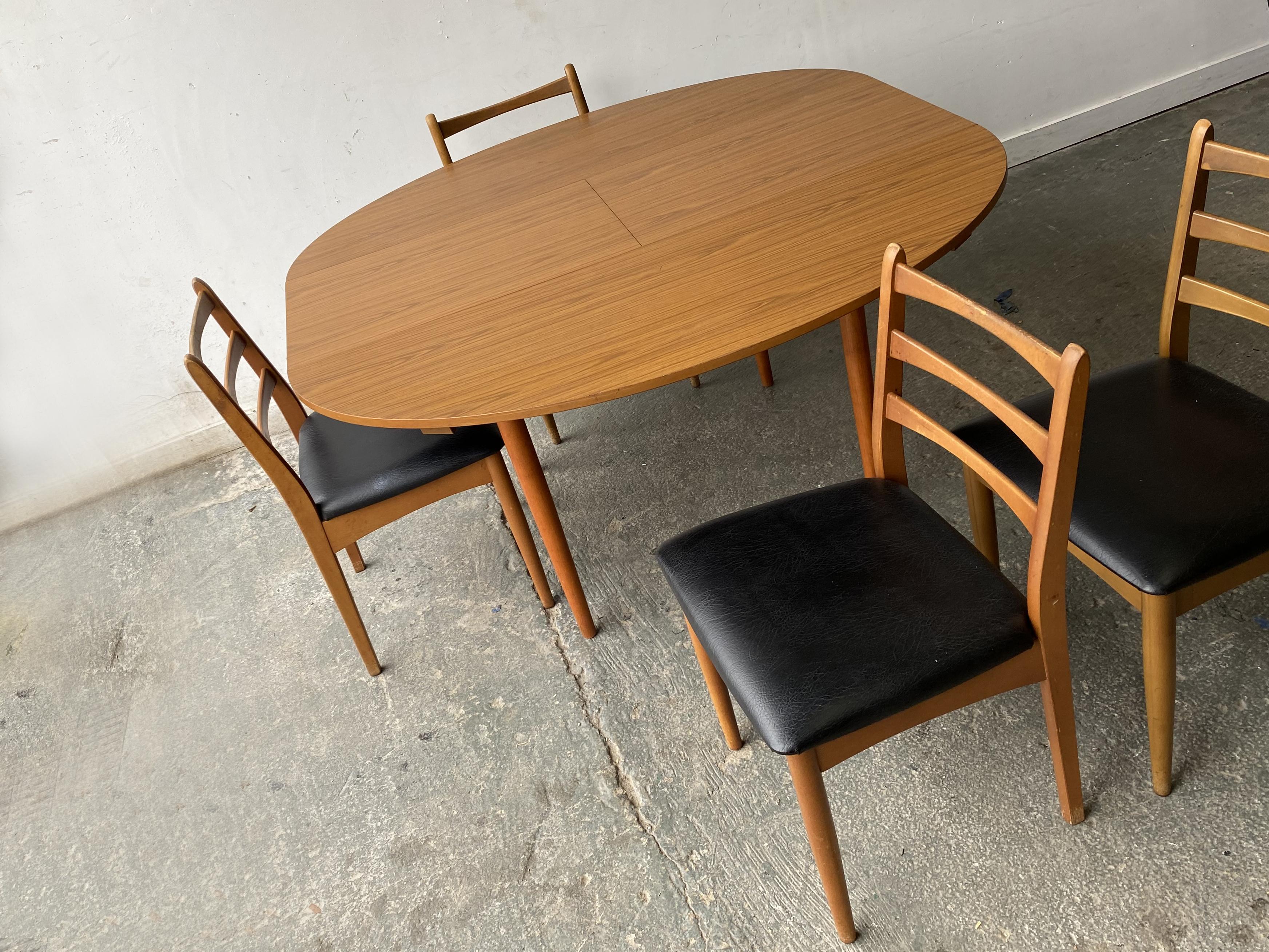 Mid-Century Modern Dining set by Schreiber Furniture - 1960’s mid century modern For Sale
