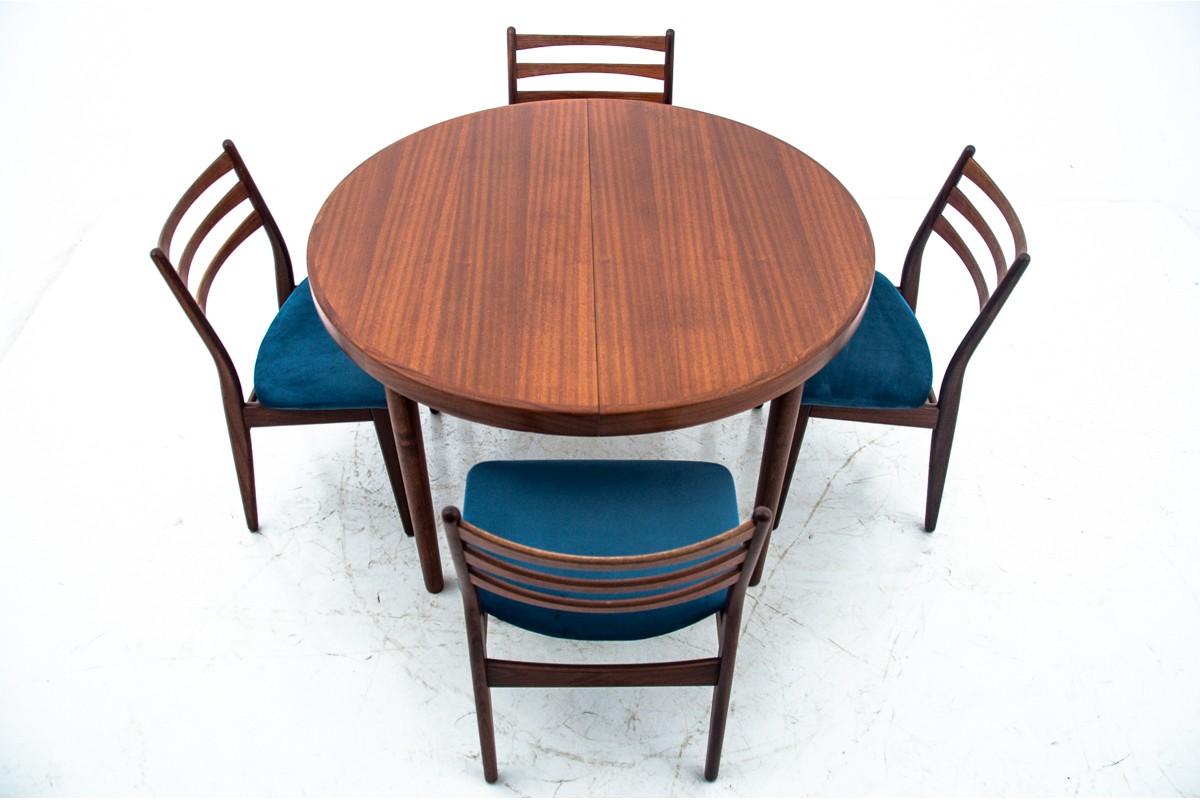 Dining set, Danish design, 1960s
Very good condition.
A set from Denmark from the 1960s. It is in very good condition, after the wood renovation process. It has two additional inserts, thanks to which it can be unfolded up to 215 cm.
Wood: