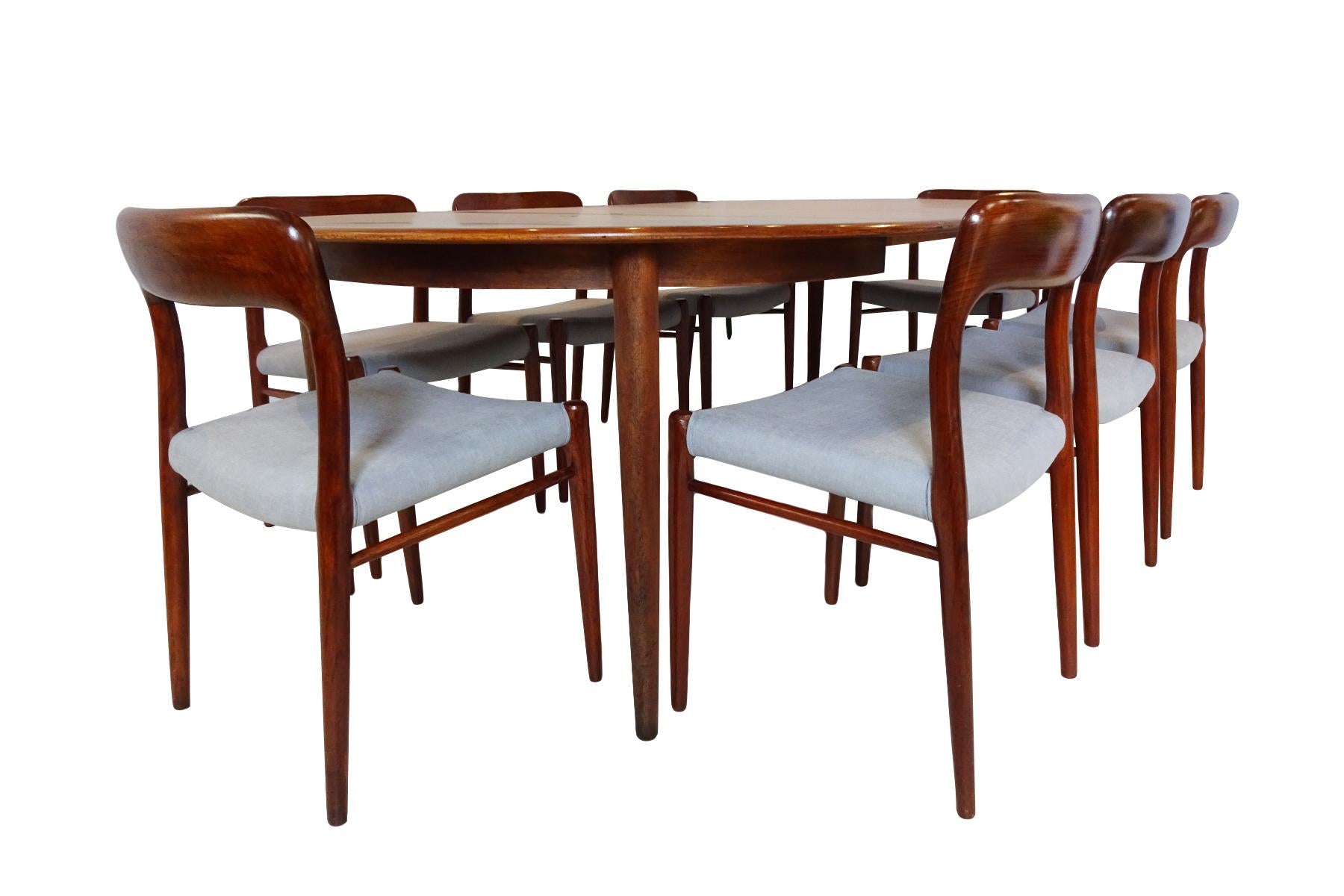 A superb midcentury Danish teak extending dining table and 8 x Model 75 chair dining set designed by Niels Otto Møller.

Originally designed in the 1950s, this set was produced in the 1960s and owned from new by the same family. The set is in very