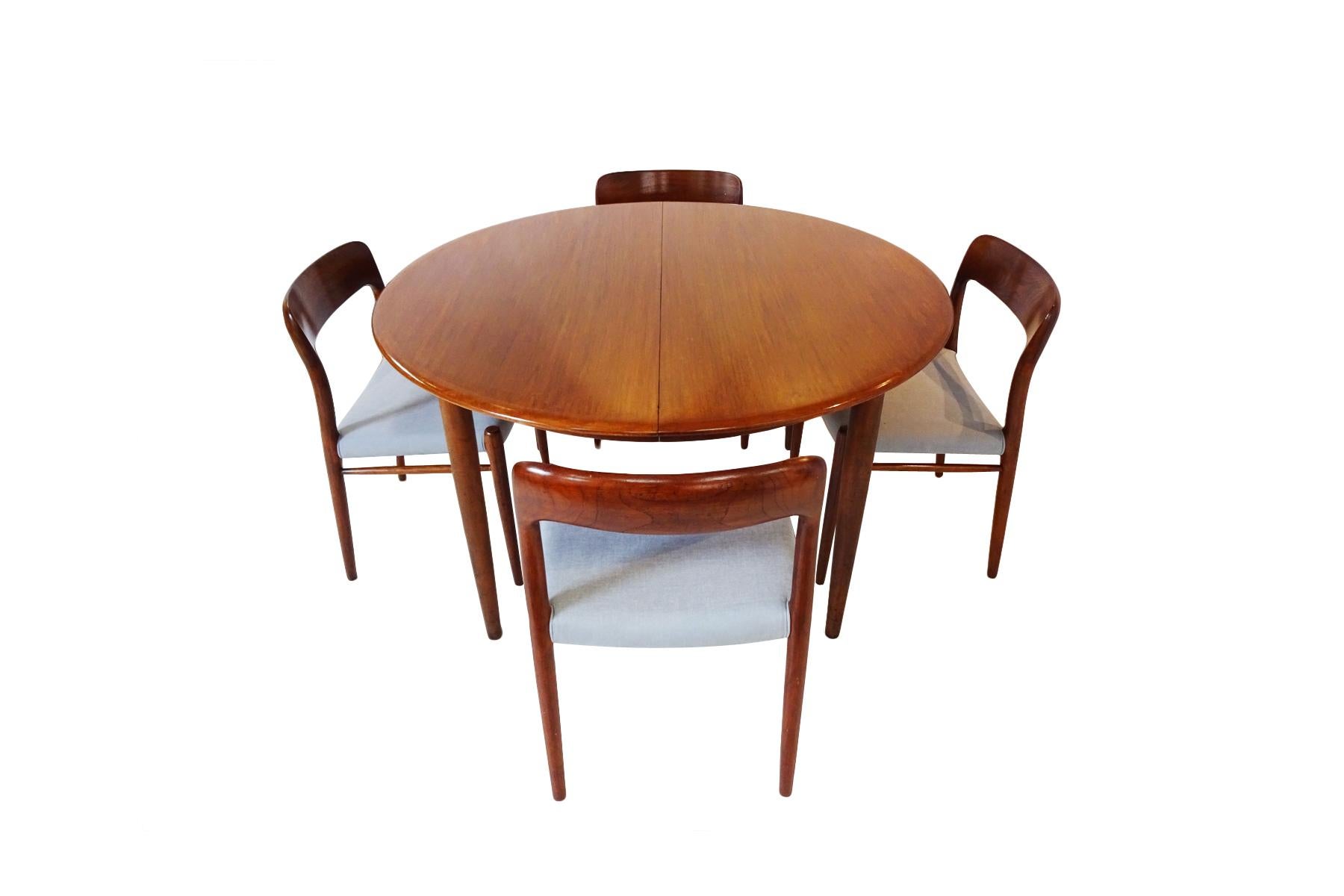 20th Century Dining Set - Danish Midcentury Teak table and 8 chairs by Niels Otto Moller