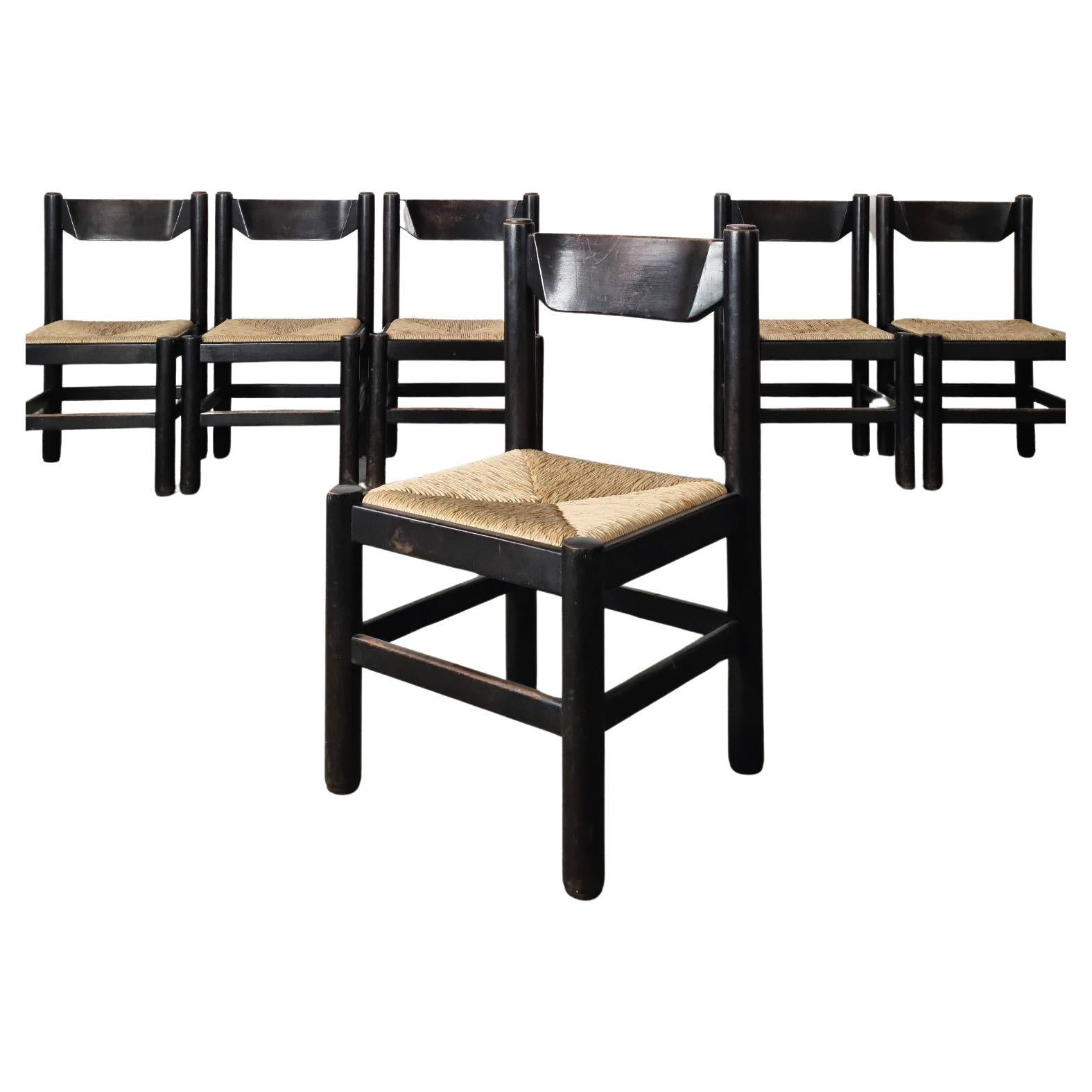 Ti presentiamo questo set da pranzo con sei splendide sedie riattrezzate ispirate a Vico Magistretti. Queste robuste sedie presentano una splendida patina sviluppata nel tempo, che aggiunge carattere e charme. Perfetto per un arredamento eclettico,