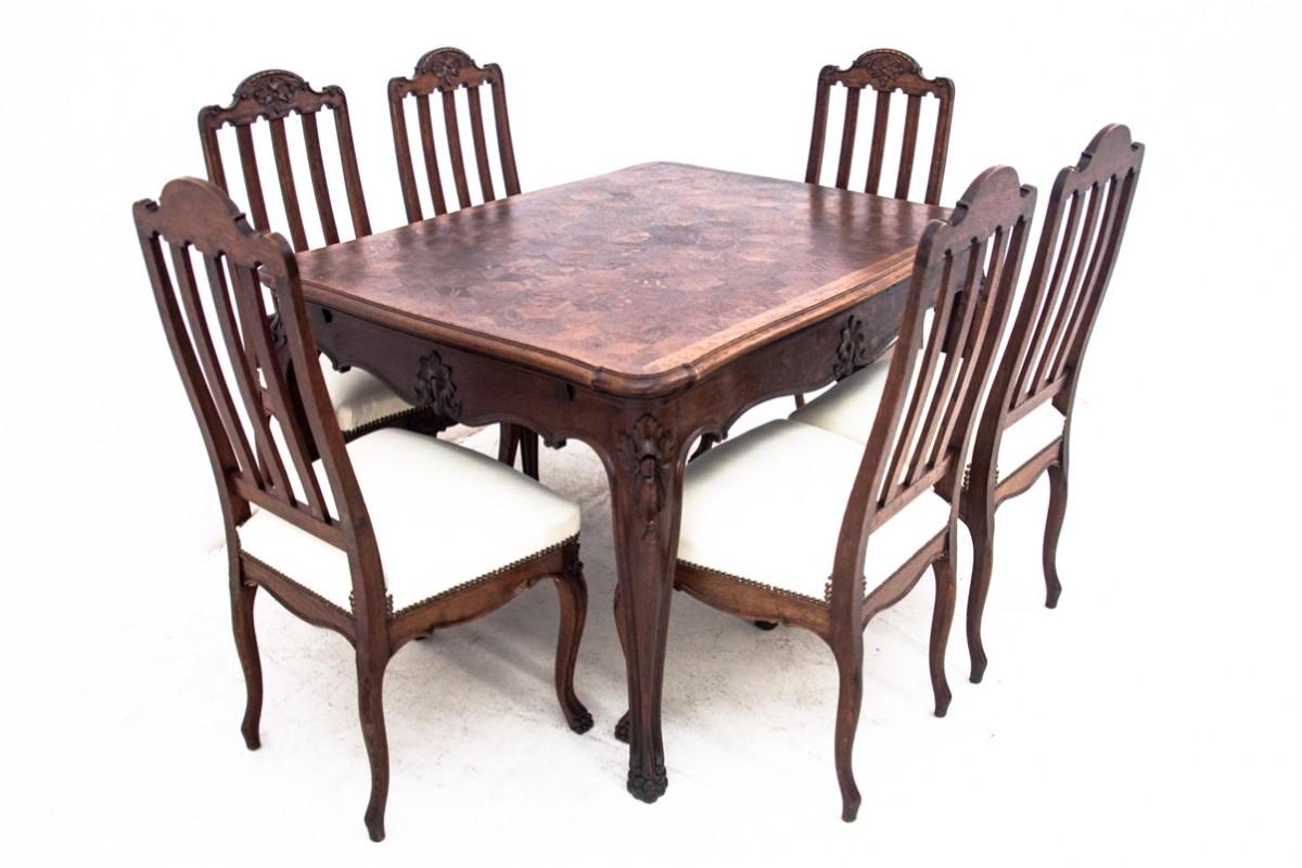 Dining set, France, around 1920.

Very good condition.

Wood: oak

dimensions

table height 78 cm length 129 cm length after unfolding 240 cm depth 100 cm

chairs height 100 seat height 47 cm width 51 cm depth 52 cm