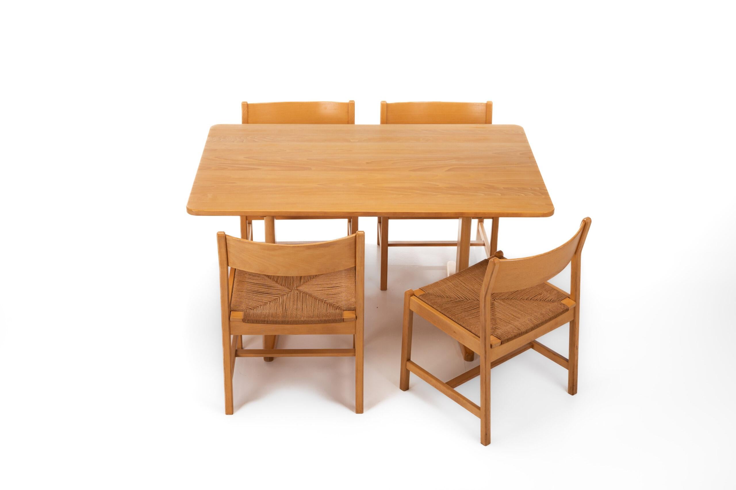 Very nice dining room set of four dining chairs and extendable dining table. Designed by Børge Mogensen for C.M. Madsen, Denmark 1950s. The dining room set is made of solid beech wood. The chairs still have the original paper cord