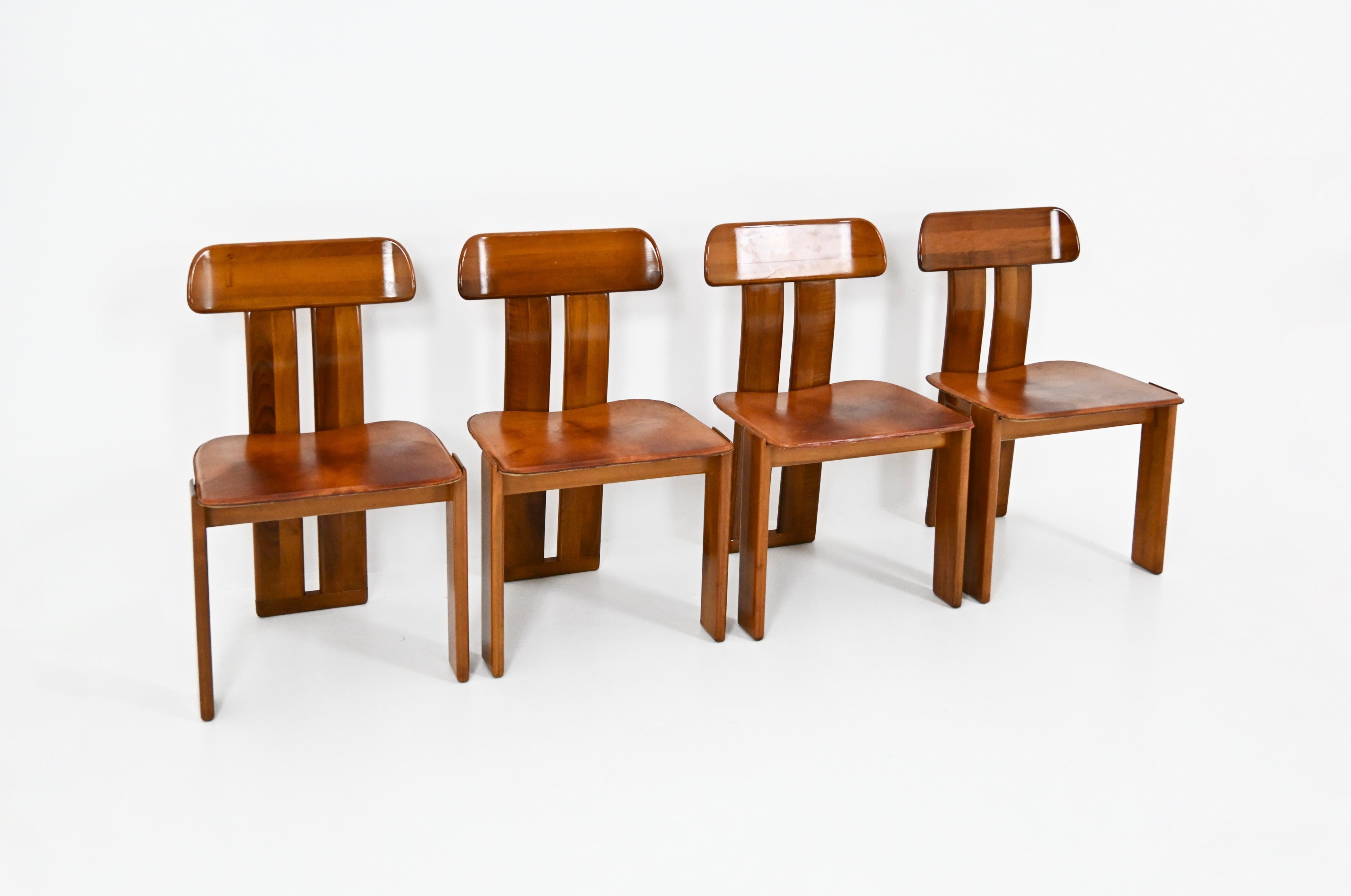 Esszimmergarnitur Sapporo Tisch und vier Stühle Von Mario Marenco für Mobilgirgi, 1970er Jahre (Ende des 20. Jahrhunderts) im Angebot