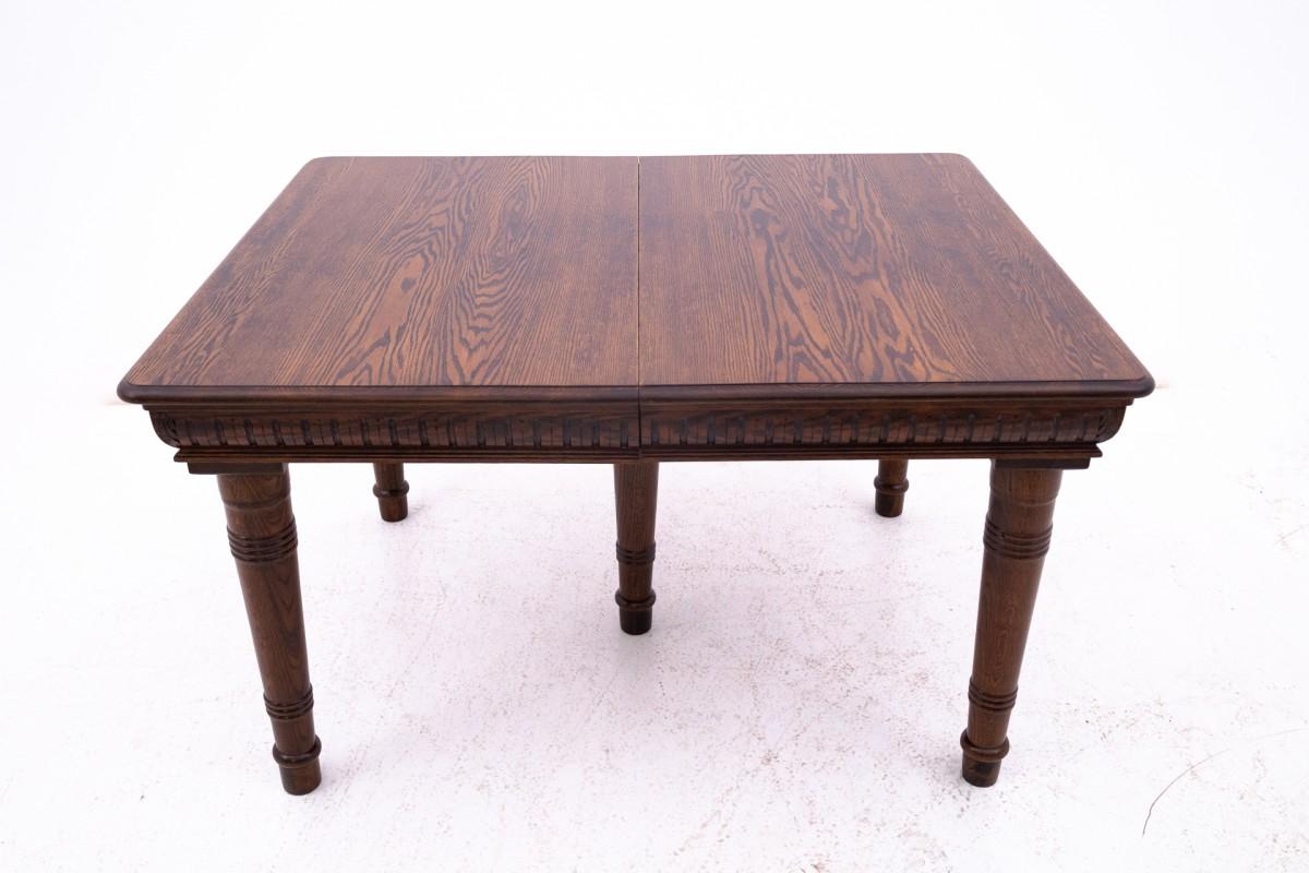 Néo-Renaissance Ensemble de salle à manger, table + 12 chaises, Europe du Nord, vers 1930. en vente