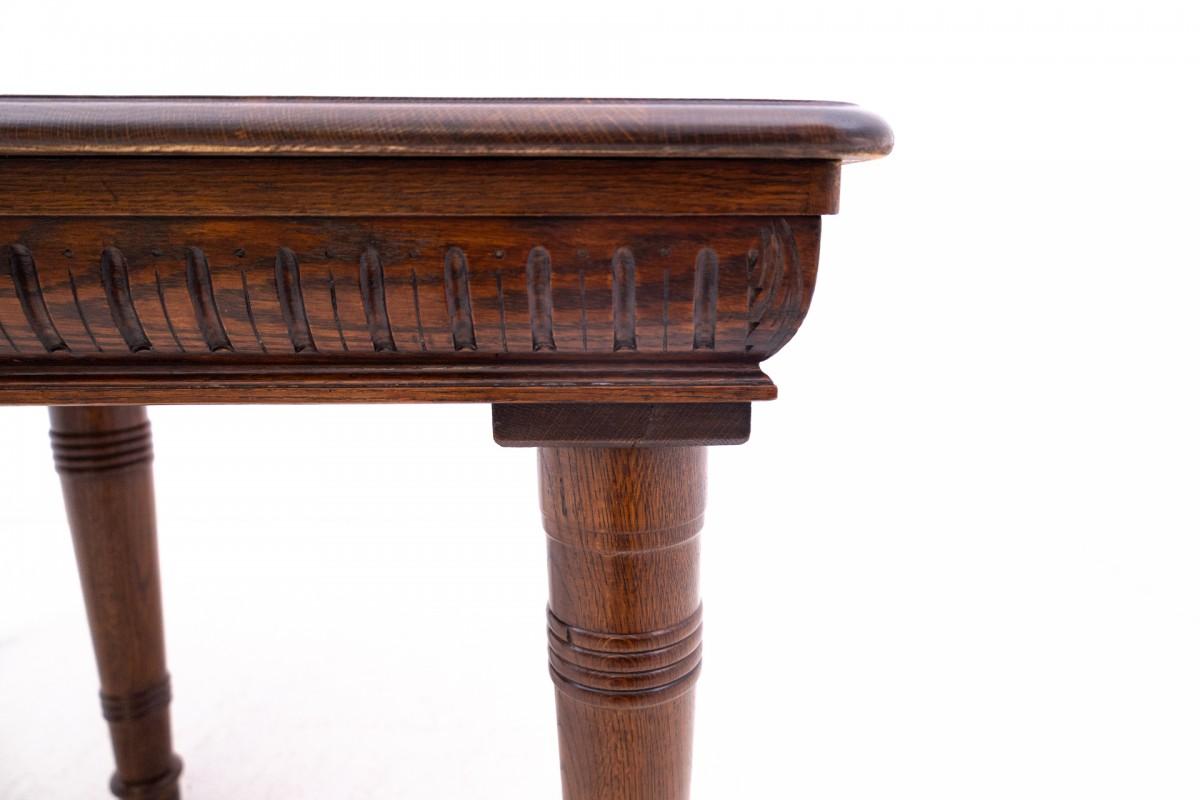 20ième siècle Ensemble de salle à manger, table + 12 chaises, Europe du Nord, vers 1930. en vente