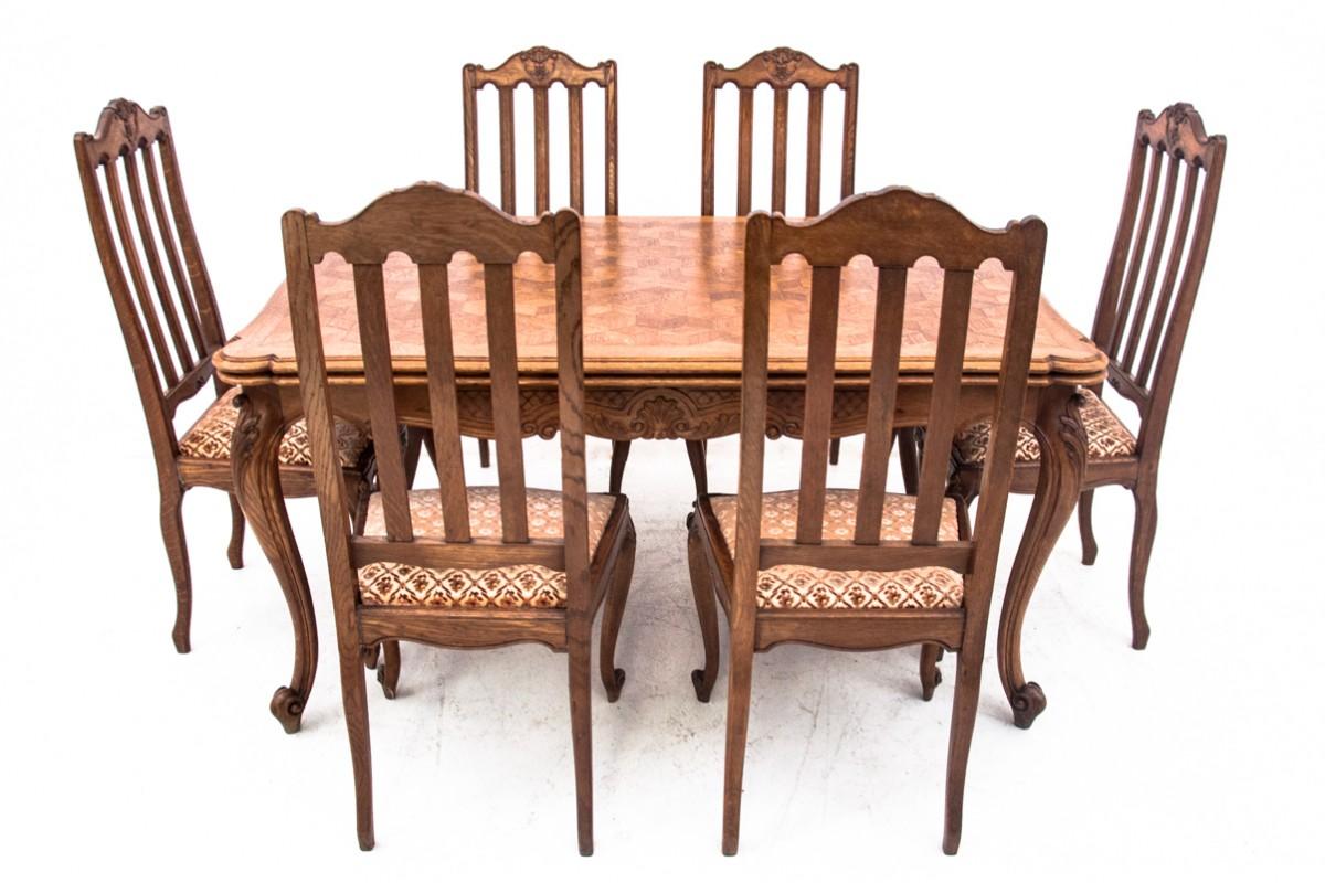 Dining set, Western Europe, circa 1930.

Very good condition.

Wood: oak

dimensions :

table height 76 cm width 148 cm / when unfolded 260 cm depth 100 cm

chairs height 100 cm seat height 45 cm width 52 cm depth 52 cm.
