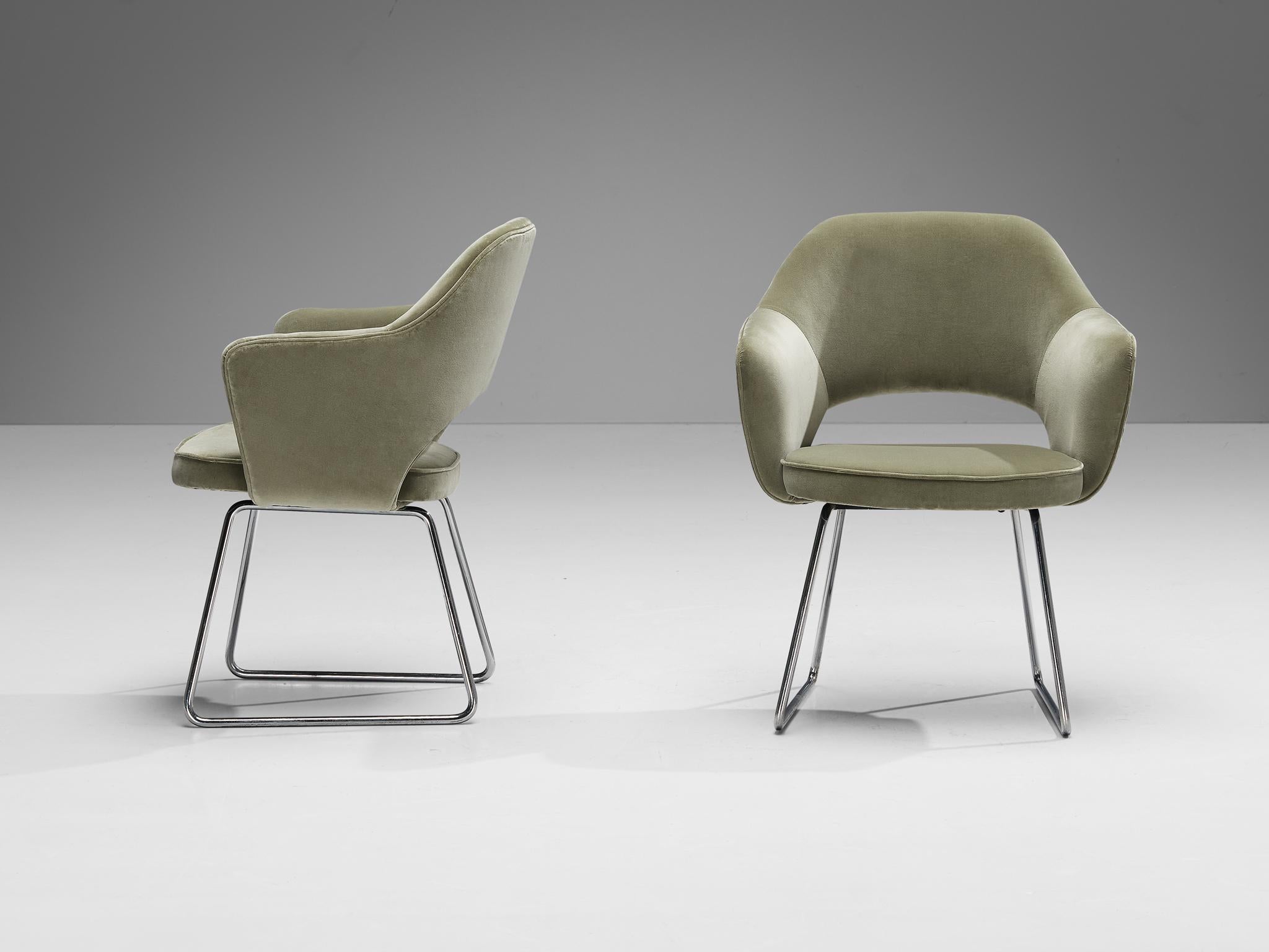 Esszimmer-Set mit Centro Progetti Tecno-Tisch und Stühlen von Eero Saarinen  (Moderne der Mitte des Jahrhunderts) im Angebot