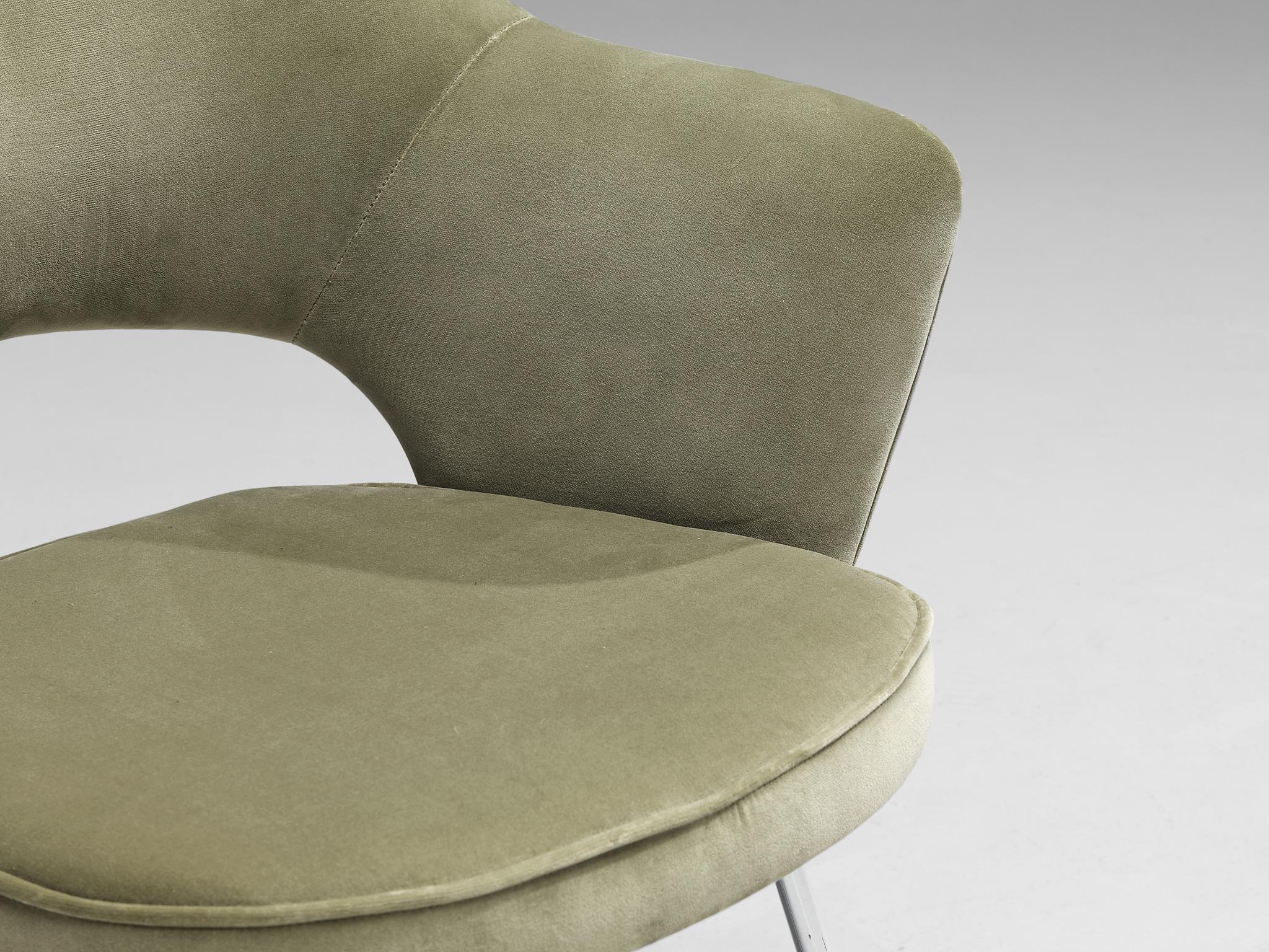 Esszimmer-Set mit Centro Progetti Tecno-Tisch und Stühlen von Eero Saarinen  (Italienisch) im Angebot