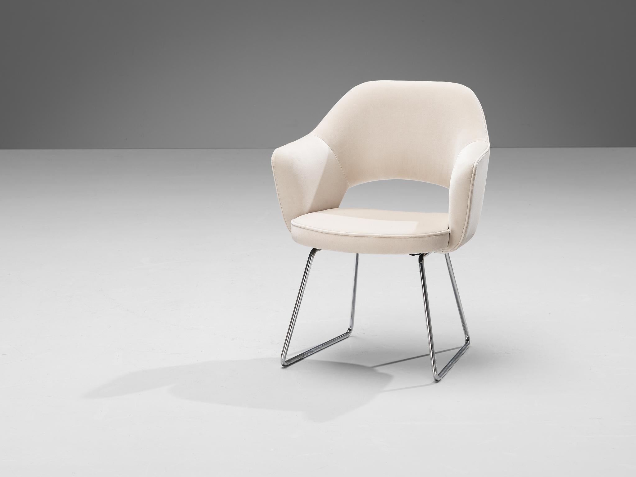 Ensemble de salle à manger avec table Centro Progetti Tecno et chaises Eero Saarinen  en vente 2