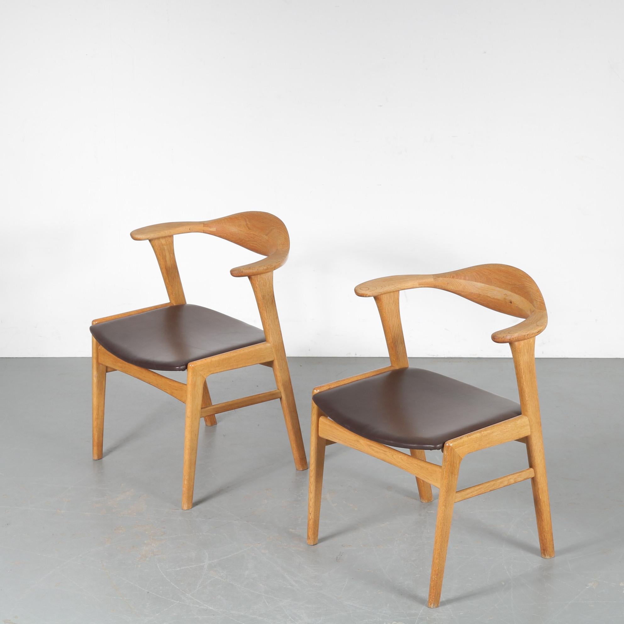 Beautiful elegant dining or side chairs designed by Erik Kirkegaard, manufactured by Hong Stolefabrik in Denmark around 1950.

The chairs are made of high quality teak wood in a nice, natural brown colour. The brown leather upholstered seats match