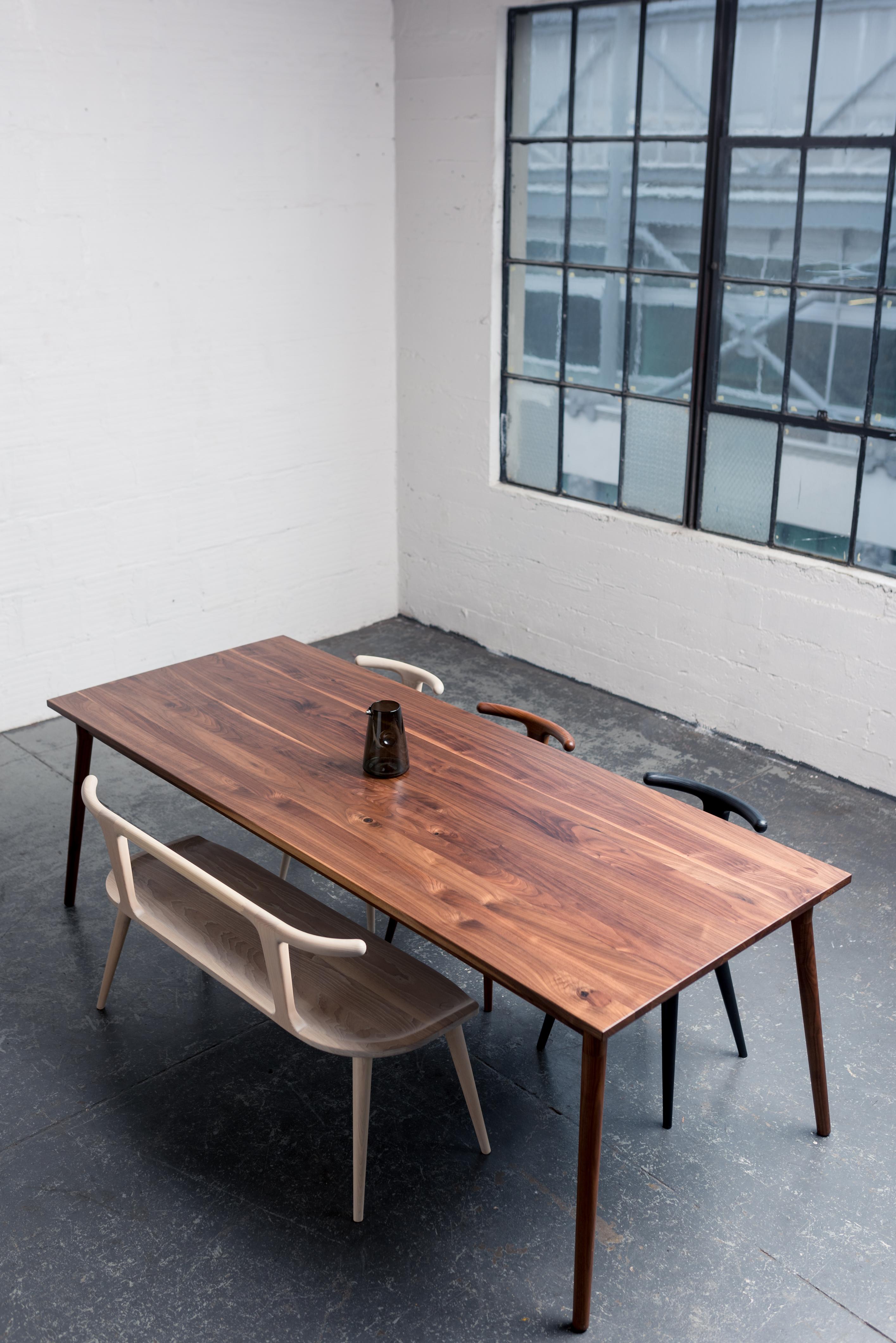 Fait main Table à manger:: table de cuisine artisanale minimaliste en bois de noyer américain en vente