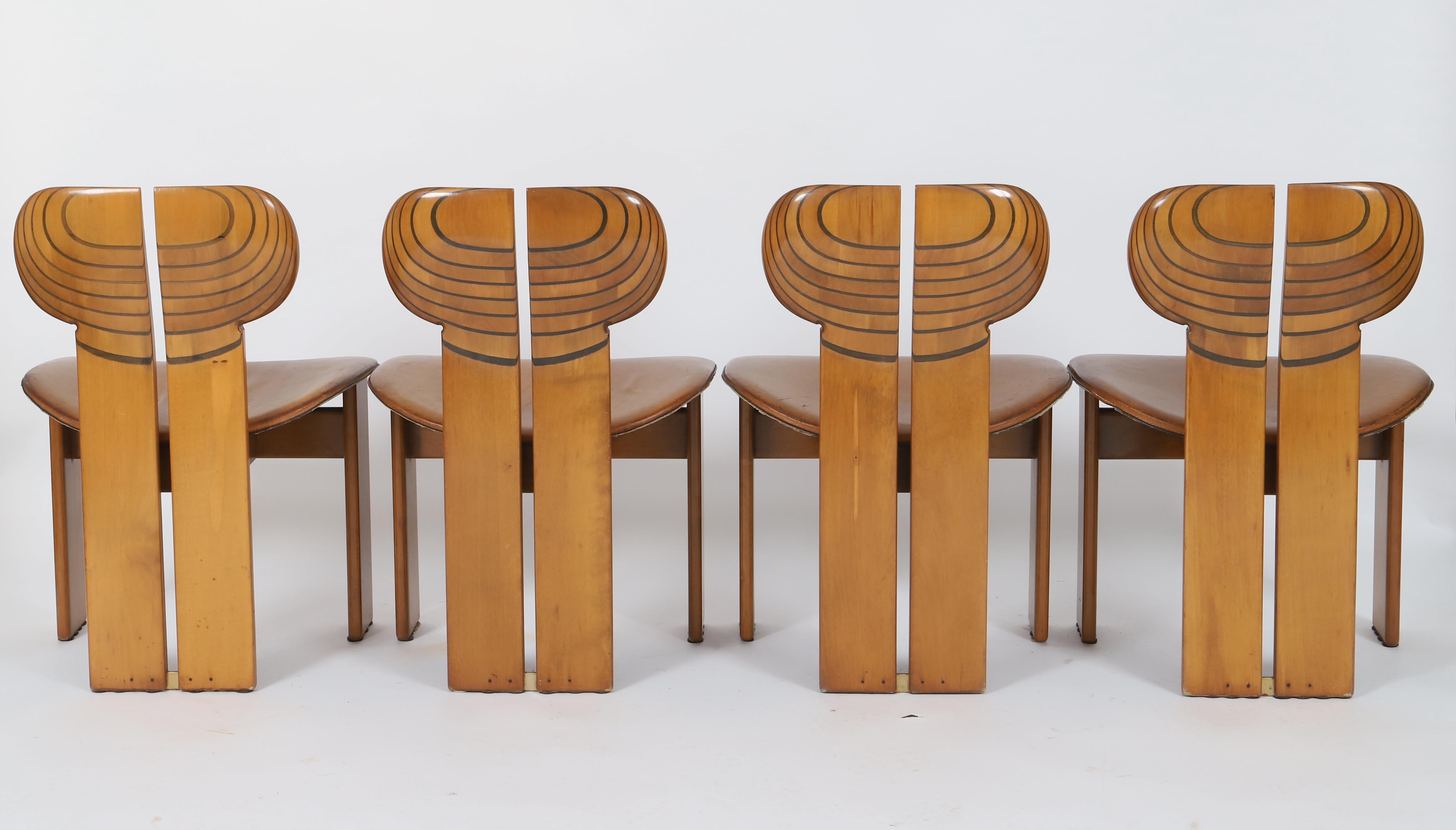 Mid-Century Modern Table de salle à manger et quatre chaises Afra (1937-2011) et Tobia Scarpa (né en 1935) en vente