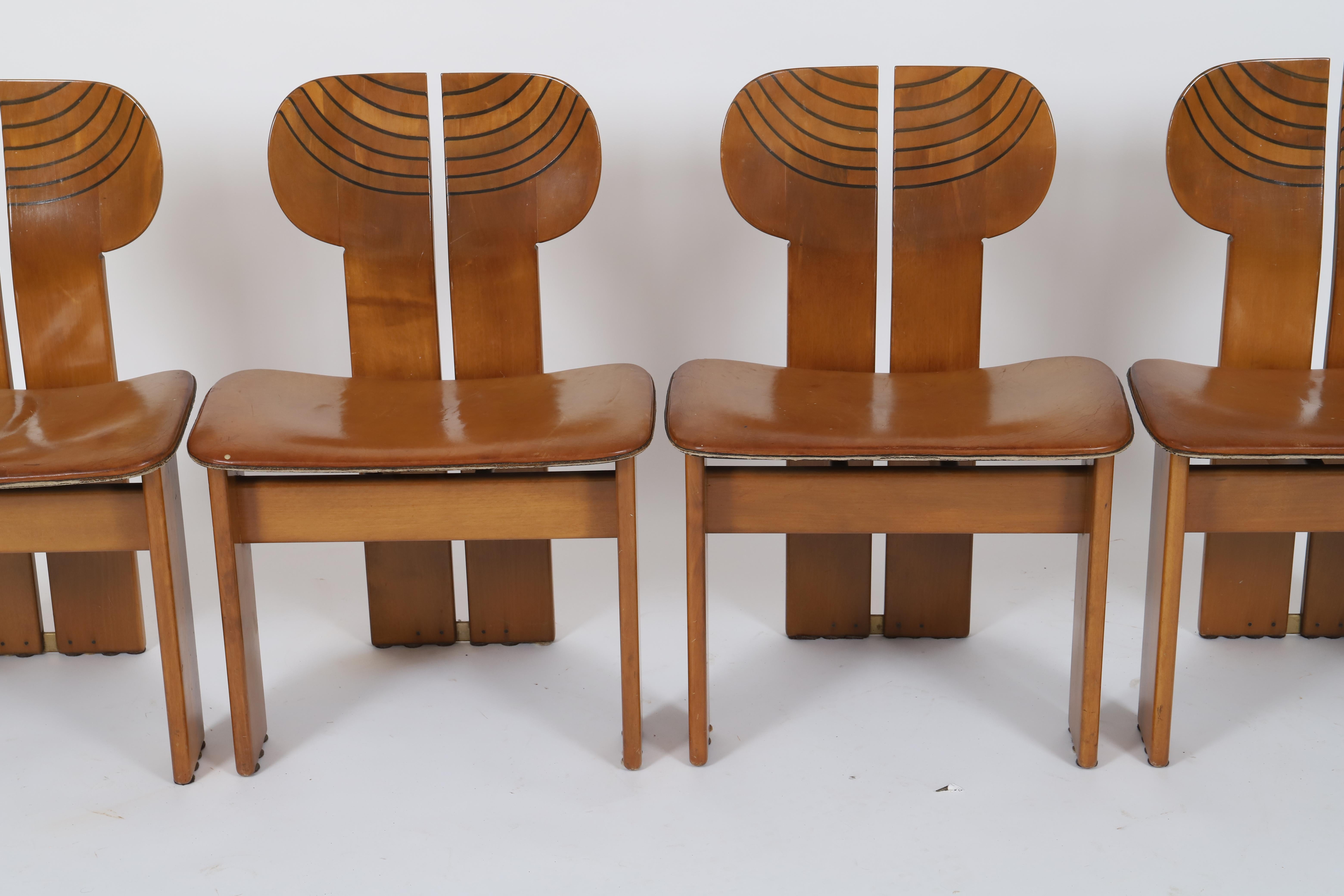 Table de salle à manger et quatre chaises Afra (1937-2011) et Tobia Scarpa (né en 1935) Bon état - En vente à Altwies, LU