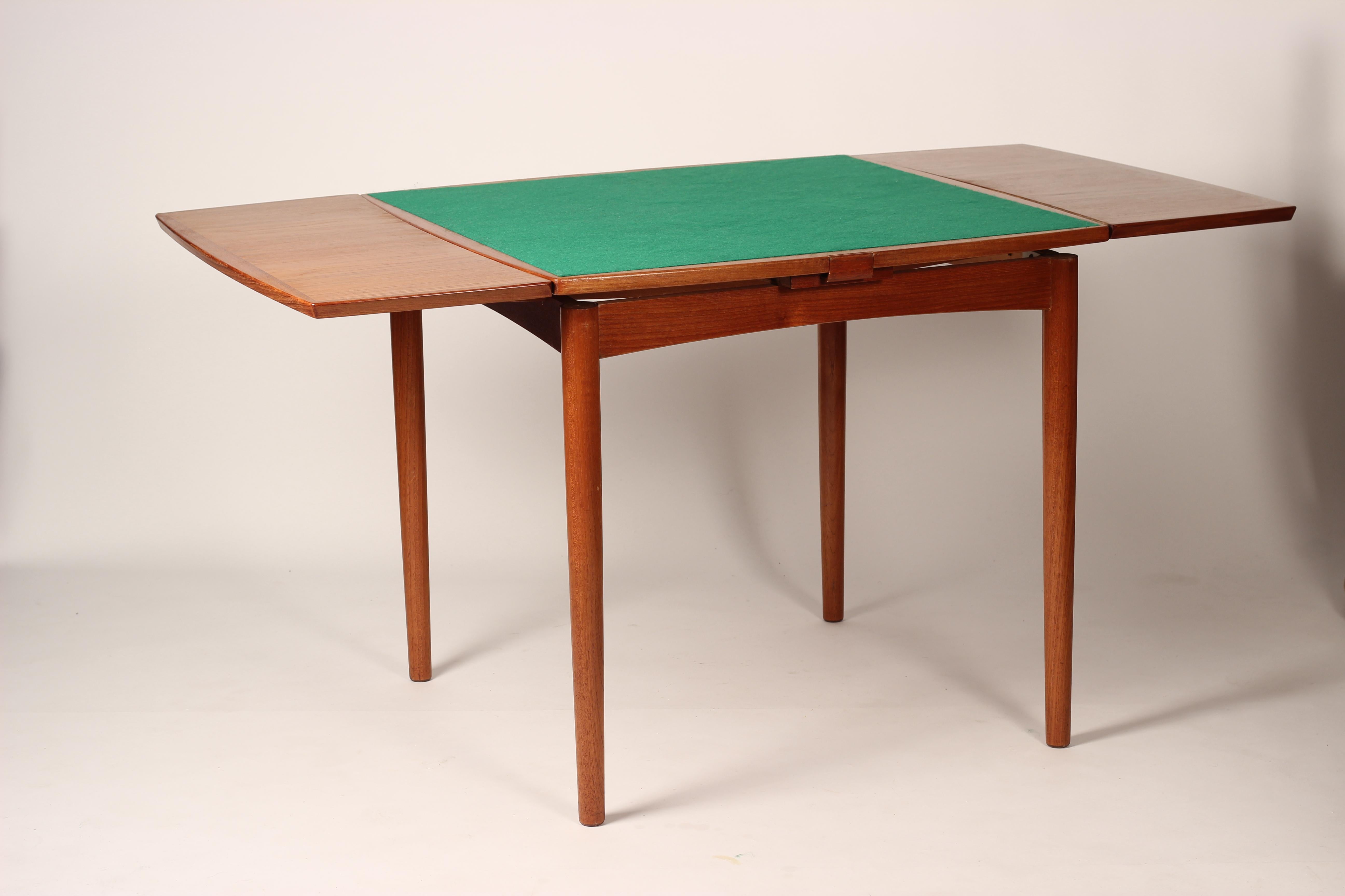 Dining Table and Reversible Extending Card Table Carlo Jensen for Hundevad / Co. 7