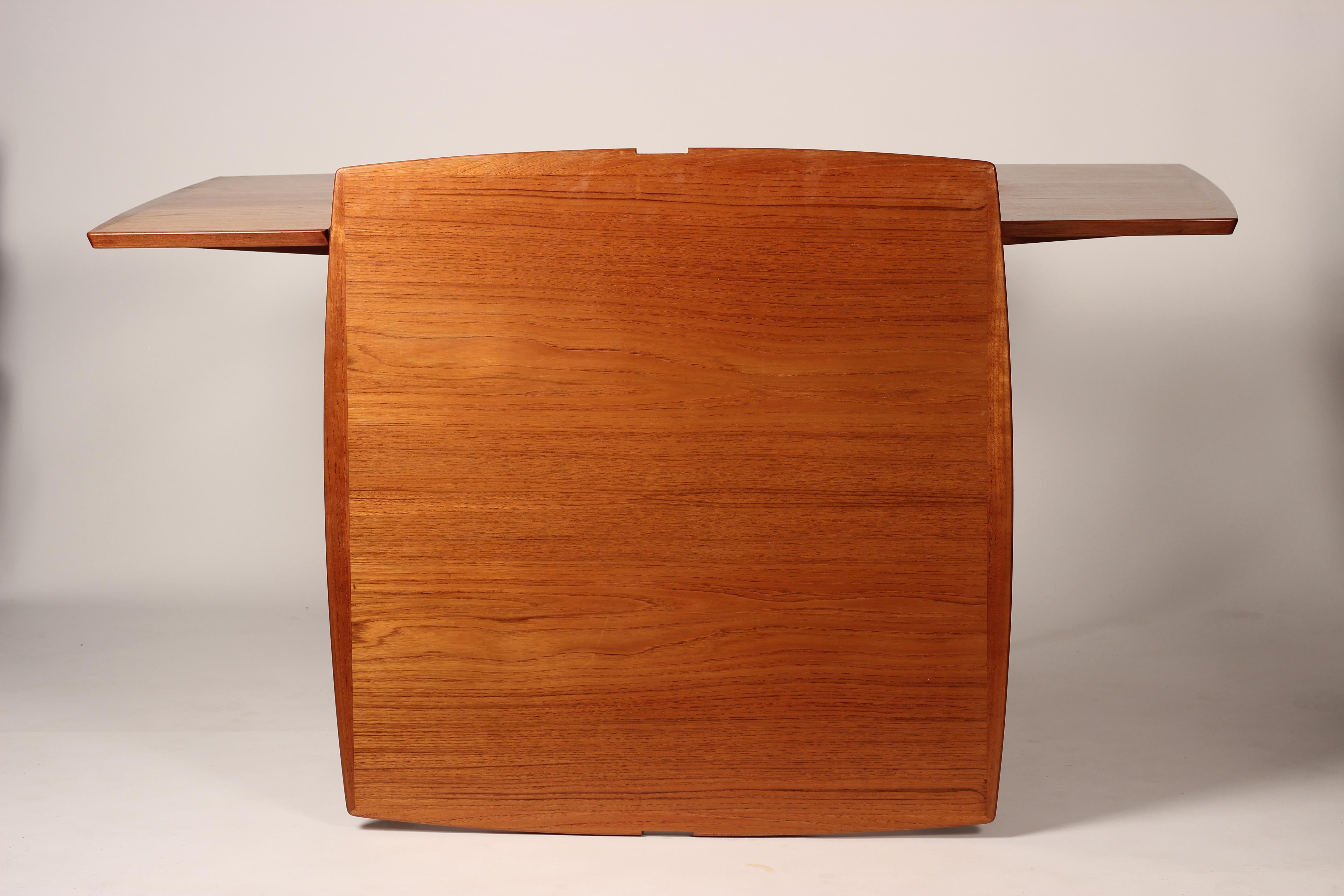 Mid-20th Century Dining Table and Reversible Extending Card Table Carlo Jensen for Hundevad / Co.
