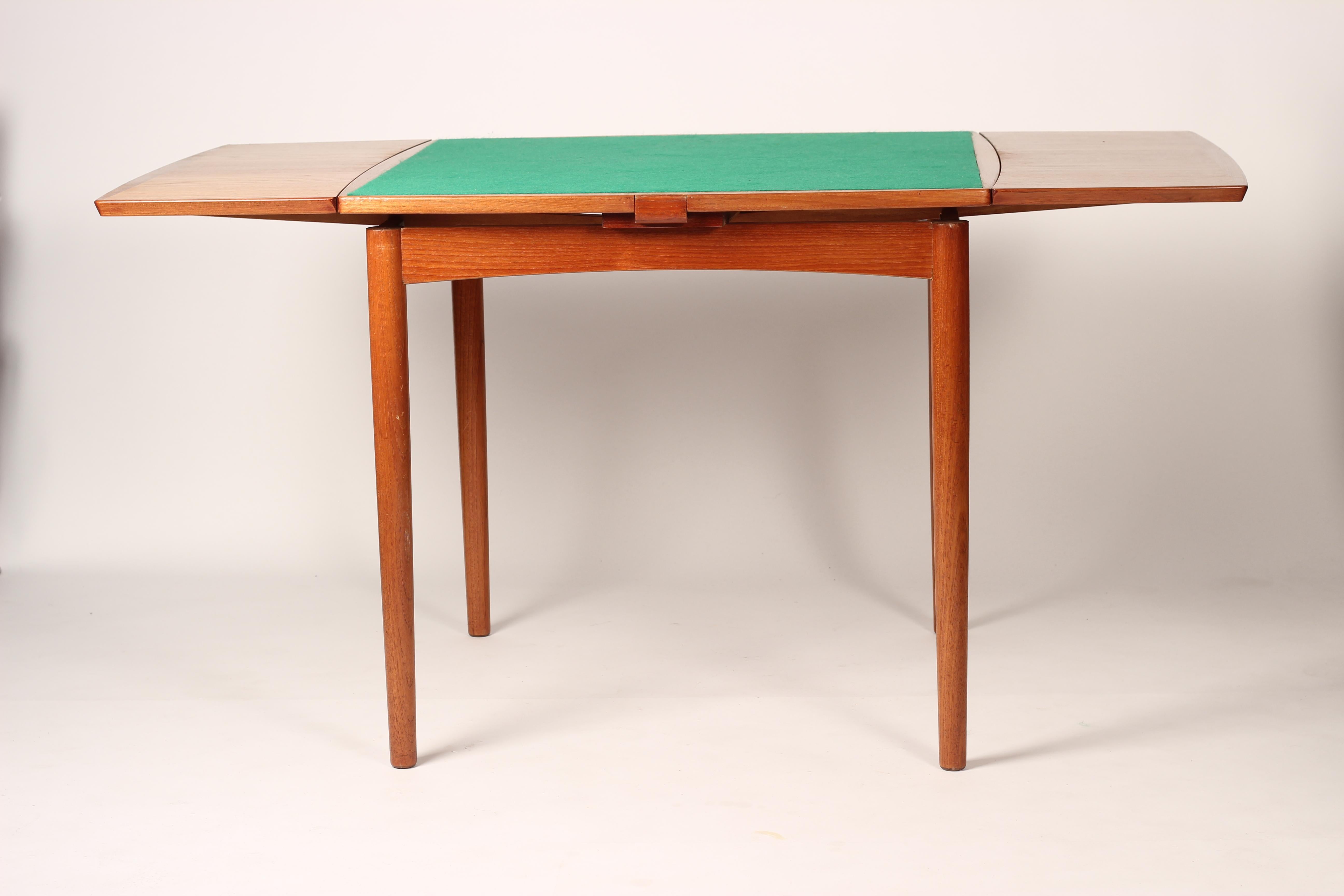 Dining Table and Reversible Extending Card Table Carlo Jensen for Hundevad / Co. 1