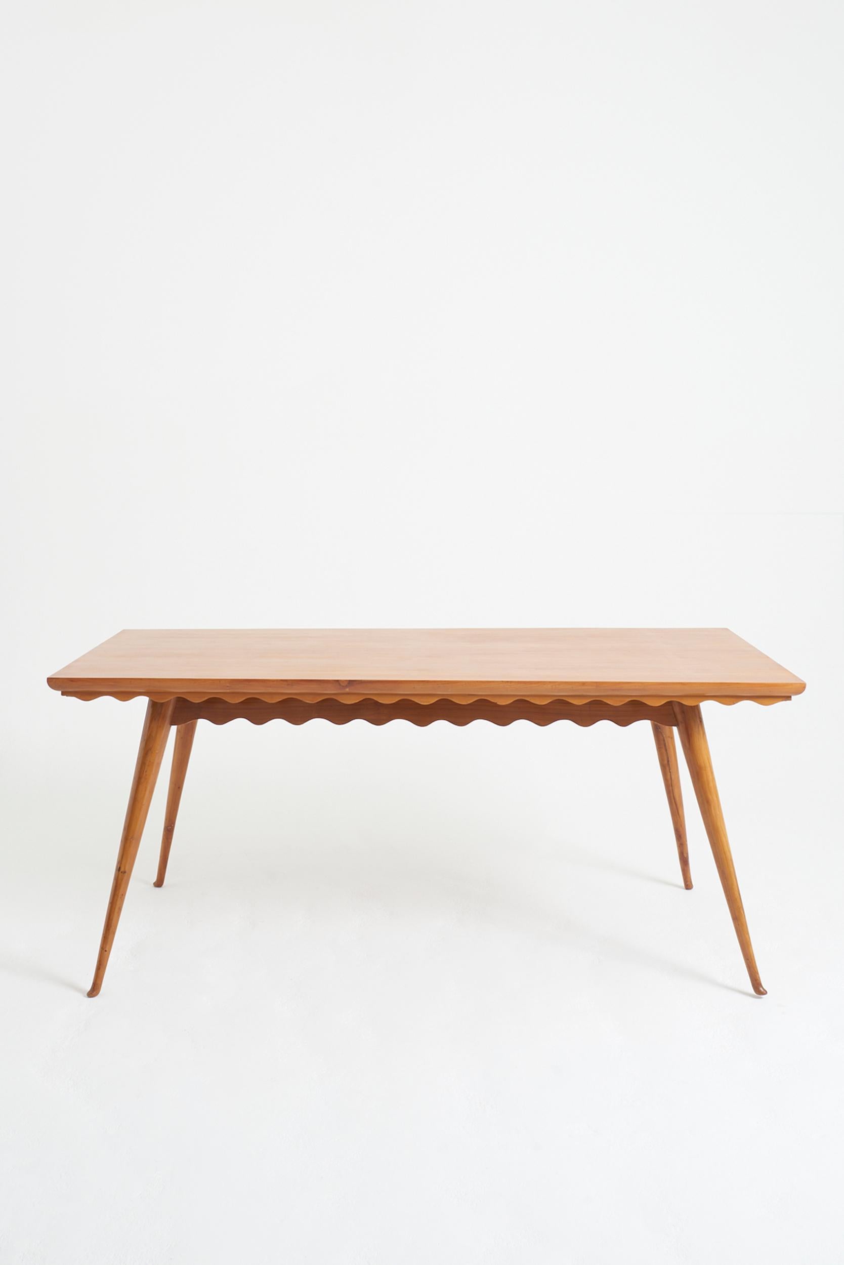 Mesa de comedor de madera de cerezo atribuida a Paolo Buffa (1903-1970)
Italia, años 50
