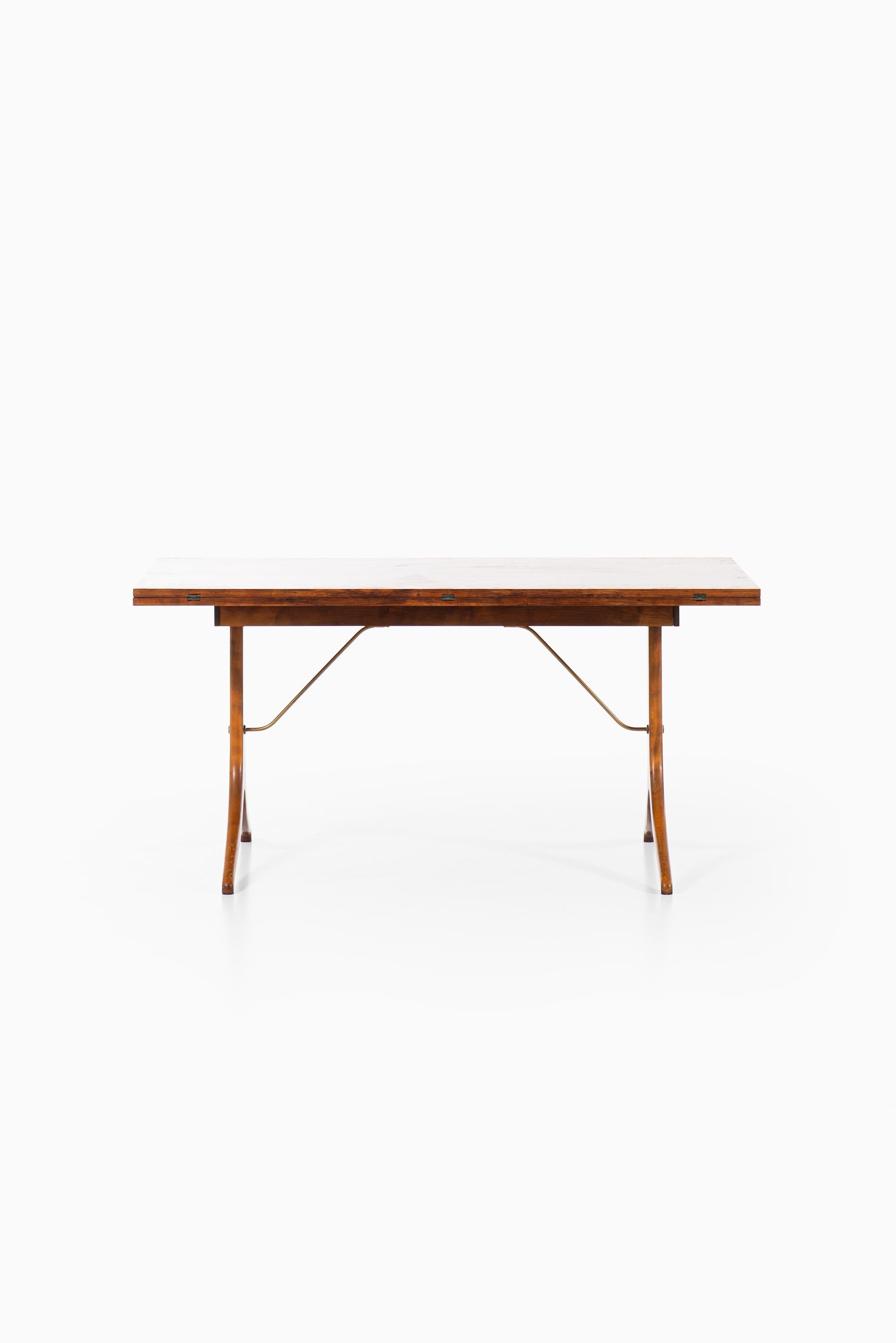 Rare dining table attributed to David Rosén. Produced in Sweden.