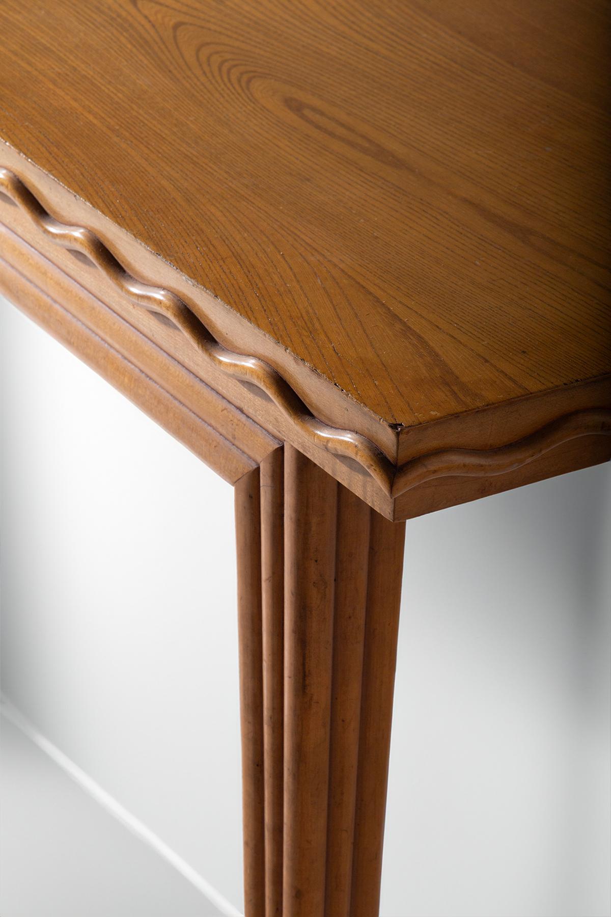 This splendid 1950s dining table, attributed to the renowned designer Paolo Buffa, embodies the refinement of mid-century Italian design. Crafted from high-quality wood, it features fluted legs that add lightness and movement, and an elegantly