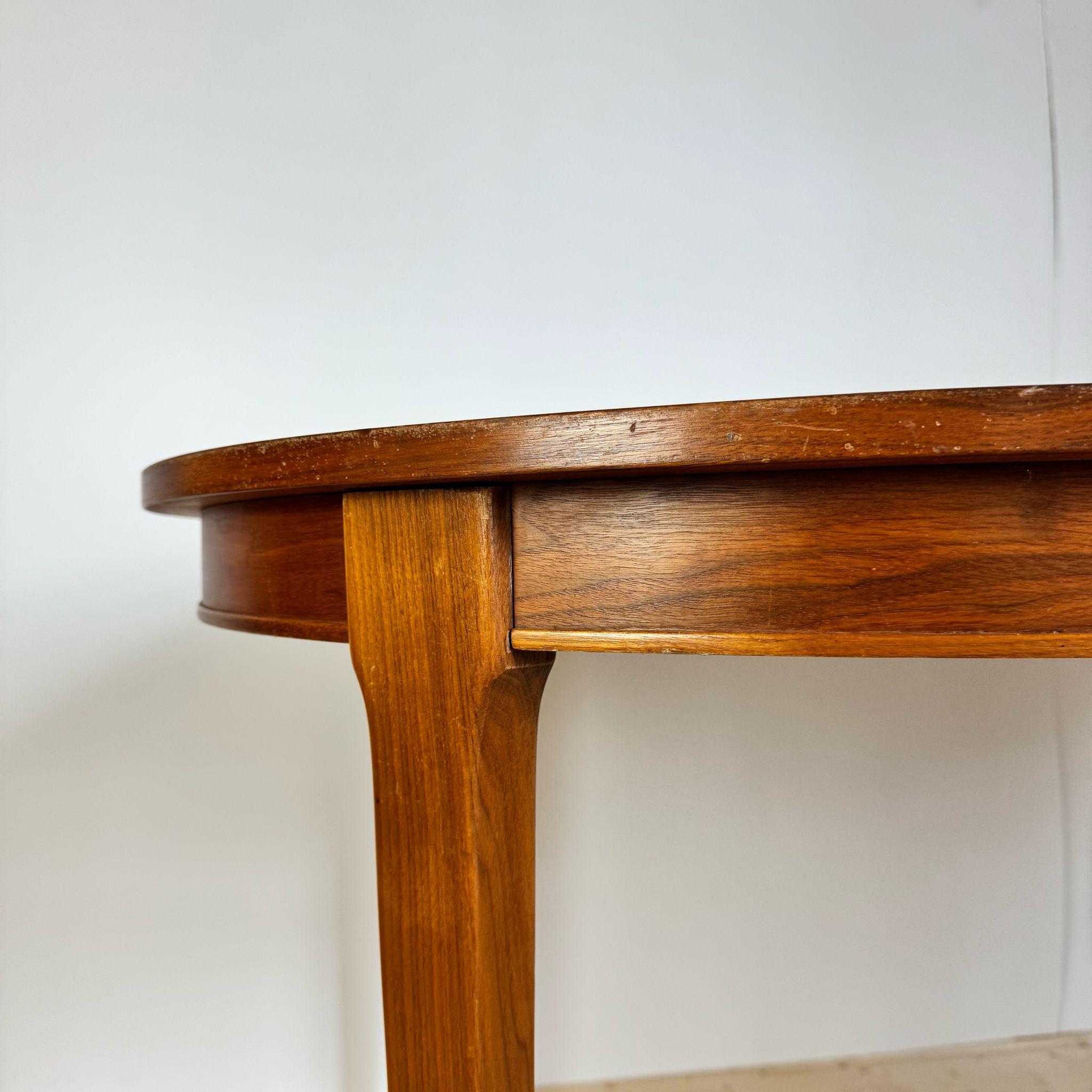 Esstisch, Benny A. Linden, Dänemark 1960er Jahre
- H. 73x142x101 + 2 Verlängerungen von 45 cm