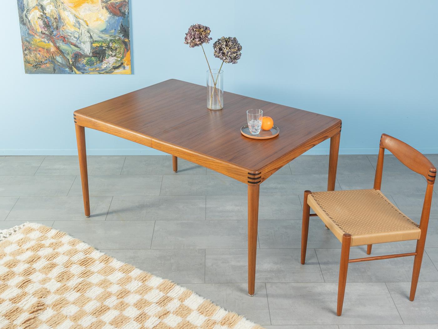 Classic extendable teak dining table from the 1960s by H.W. Klein for Bramin. Solid frame and veneered table top with solid wood edge. The insert plate can be stowed under the table top.

accomplished design: perfect proportions and visible