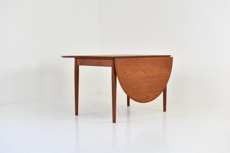 Scandinavian Modern Dining table by Arne Vodder for Sibast Møbler, Denmark 1960s For Sale