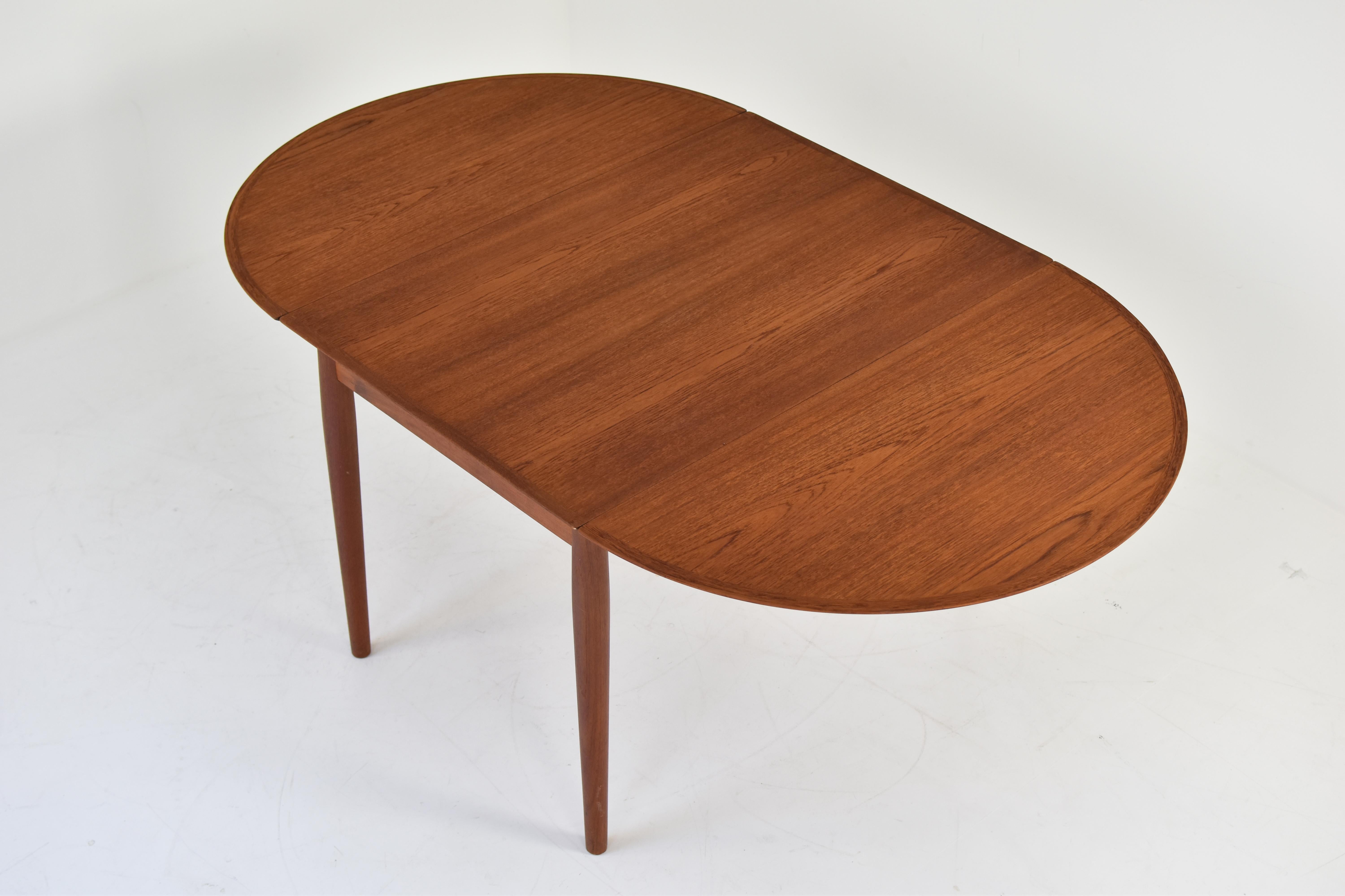 Dining table by Arne Vodder for Sibast Møbler, Denmark 1960s In Good Condition In Antwerp, BE