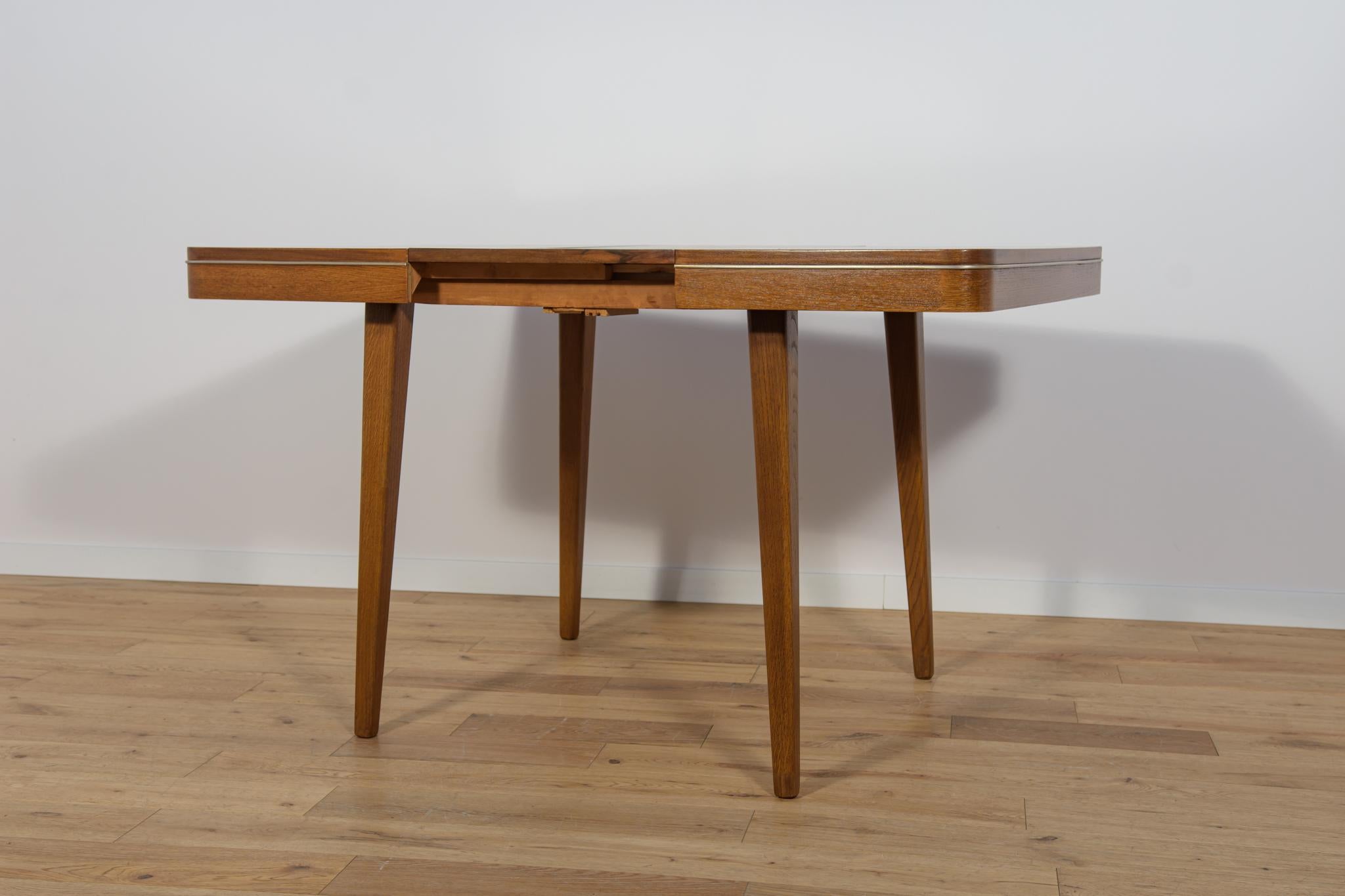 Dining Table by Bohumil Landsman for Jitona, Czechoslovakia, 1960s For Sale 4