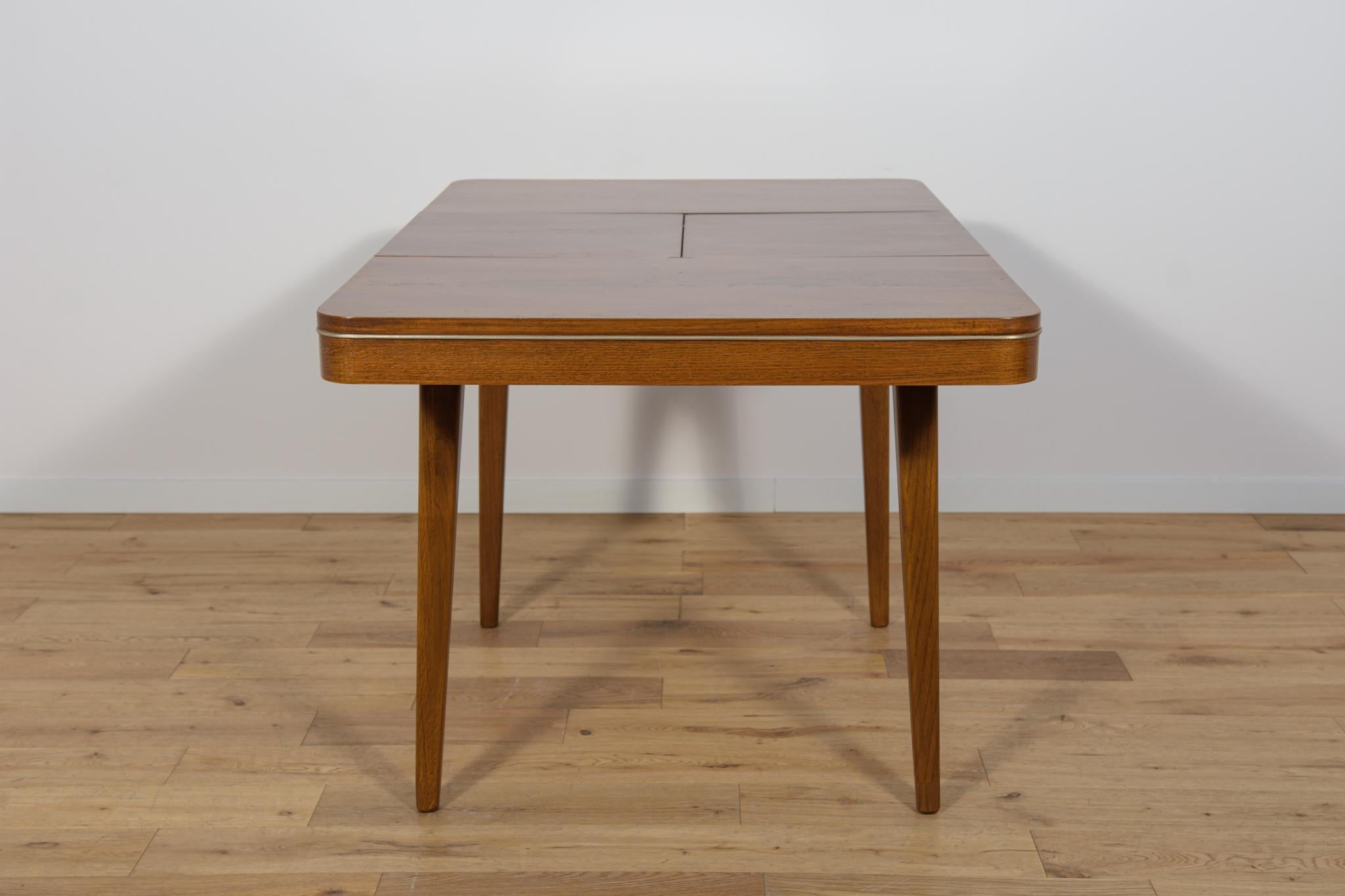 Dining Table by Bohumil Landsman for Jitona, Czechoslovakia, 1960s For Sale 5