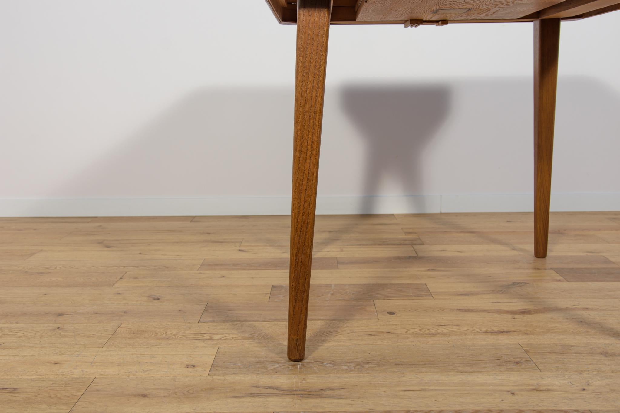 Dining Table by Bohumil Landsman for Jitona, Czechoslovakia, 1960s For Sale 8