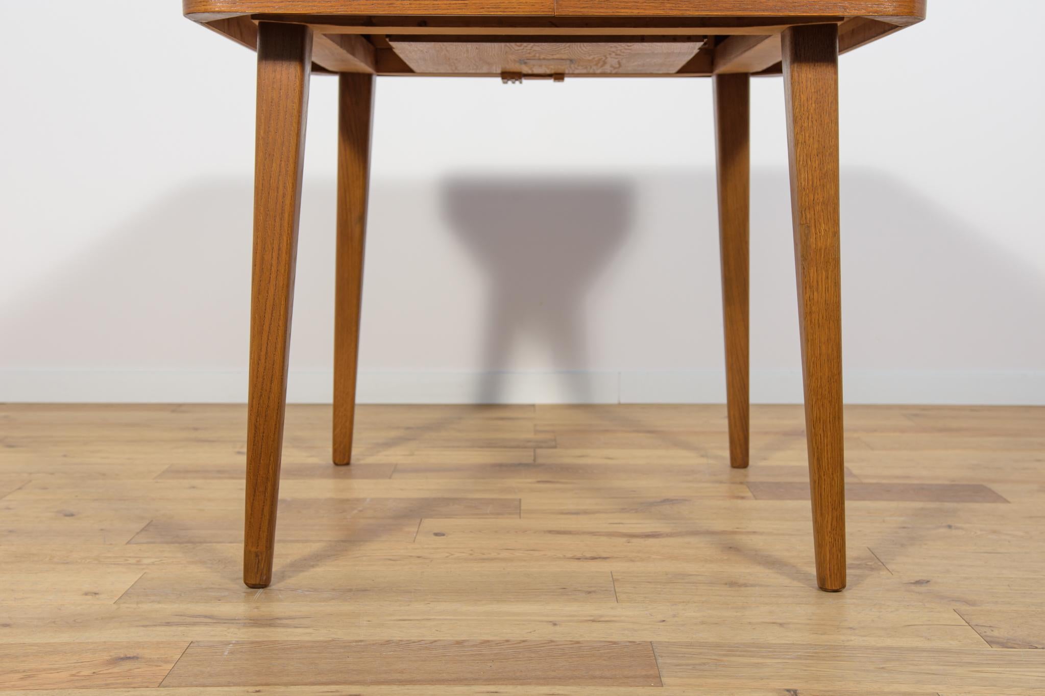 Dining Table by Bohumil Landsman for Jitona, Czechoslovakia, 1960s For Sale 9