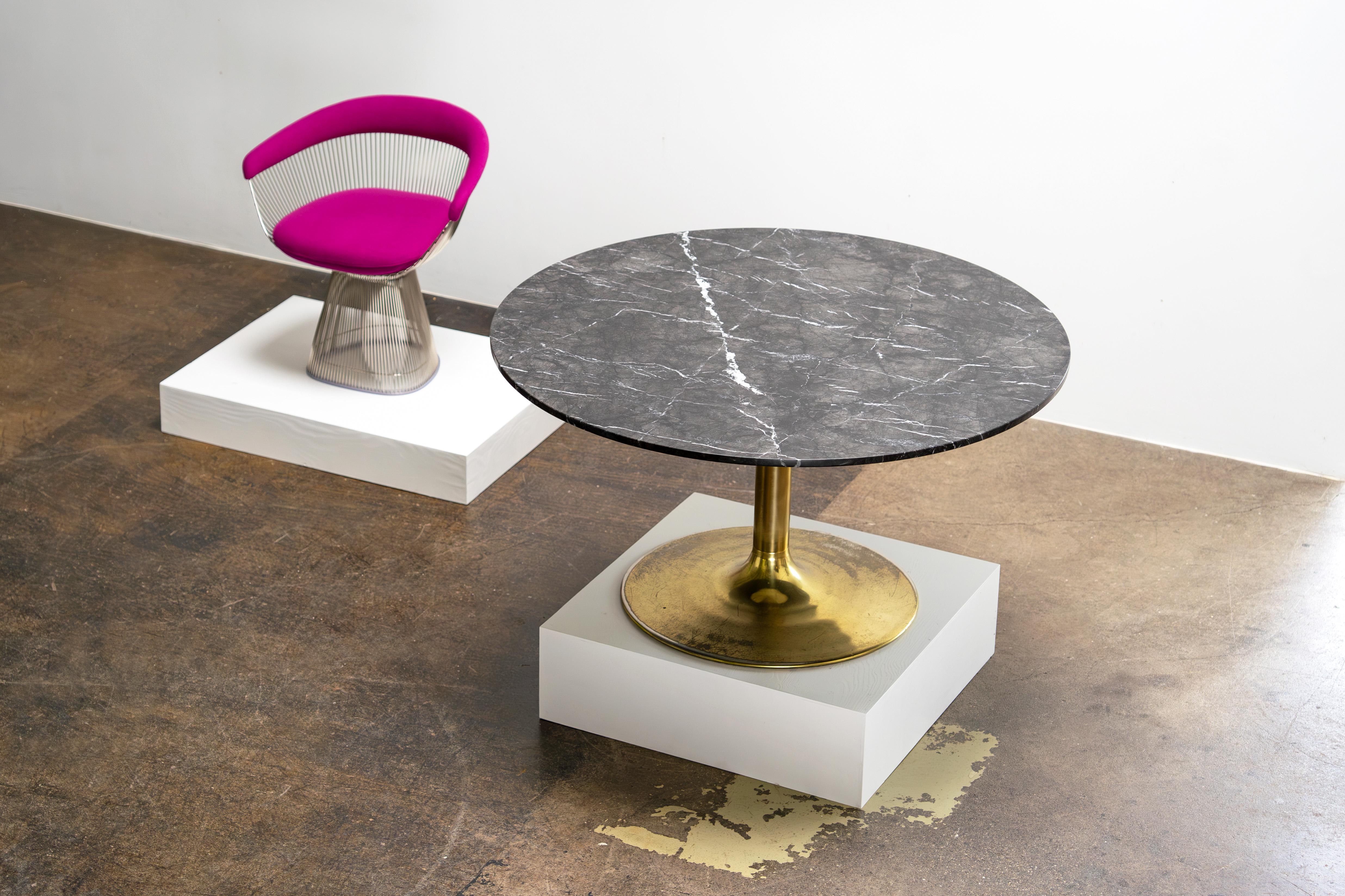 Laiton Table de salle à manger en marbre et laiton par Börje Johanson, Suède, années 1960 en vente