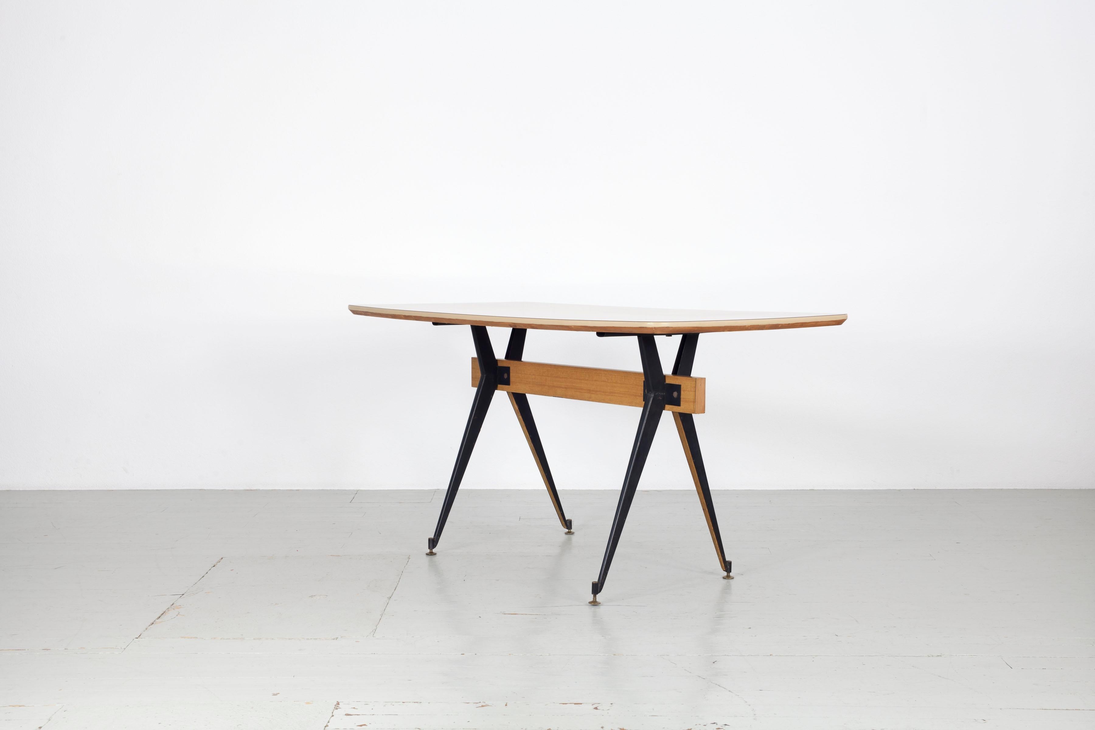 Mid-Century moderno Tavolo da pranzo di Carlo Ratti realizzato da Industria Legni Curvati, anni '50, Italia in vendita