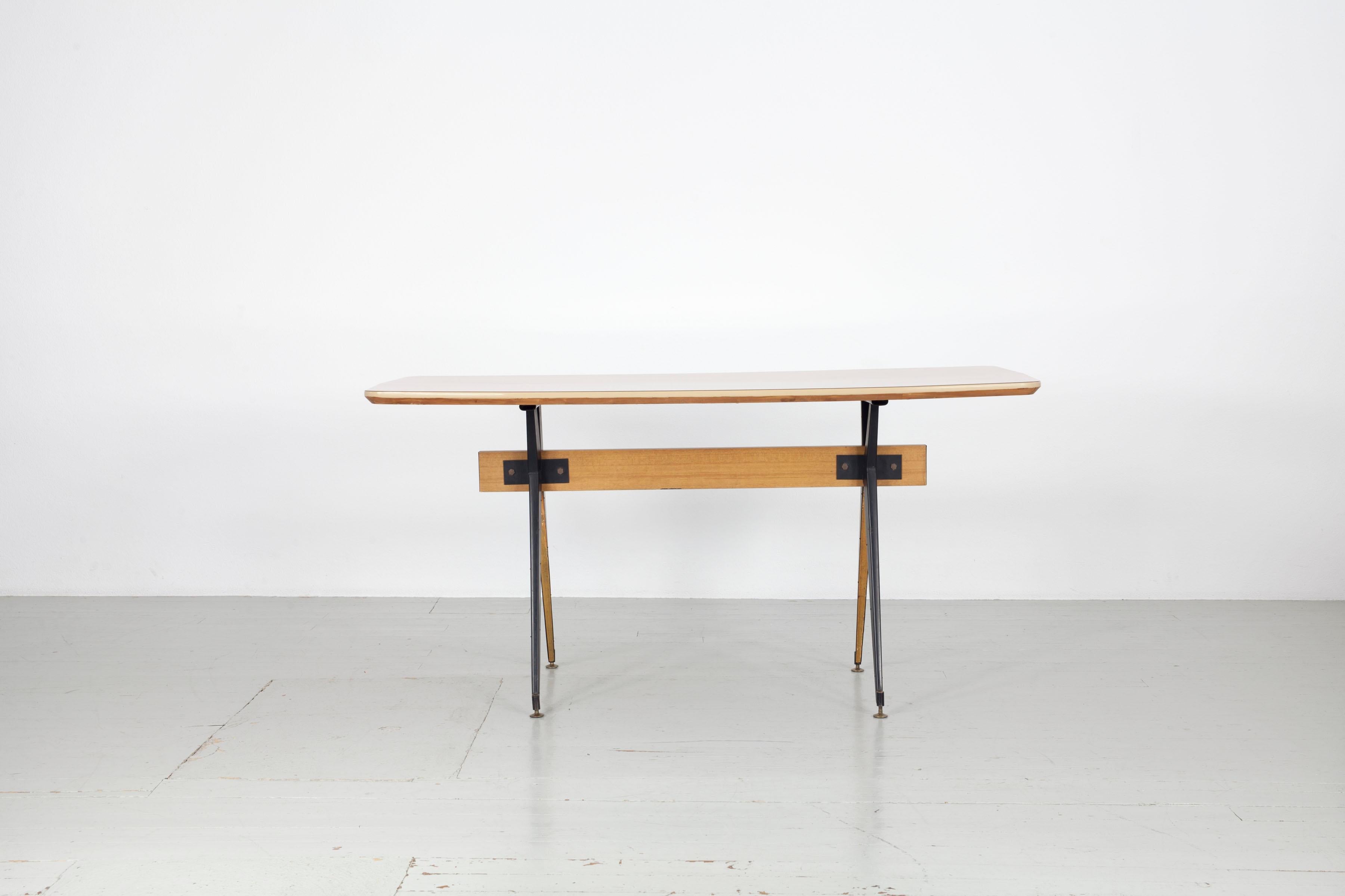 Italian Dining table by Carlo Ratti made by Industria Legni Curvati, 1950s, Italy For Sale