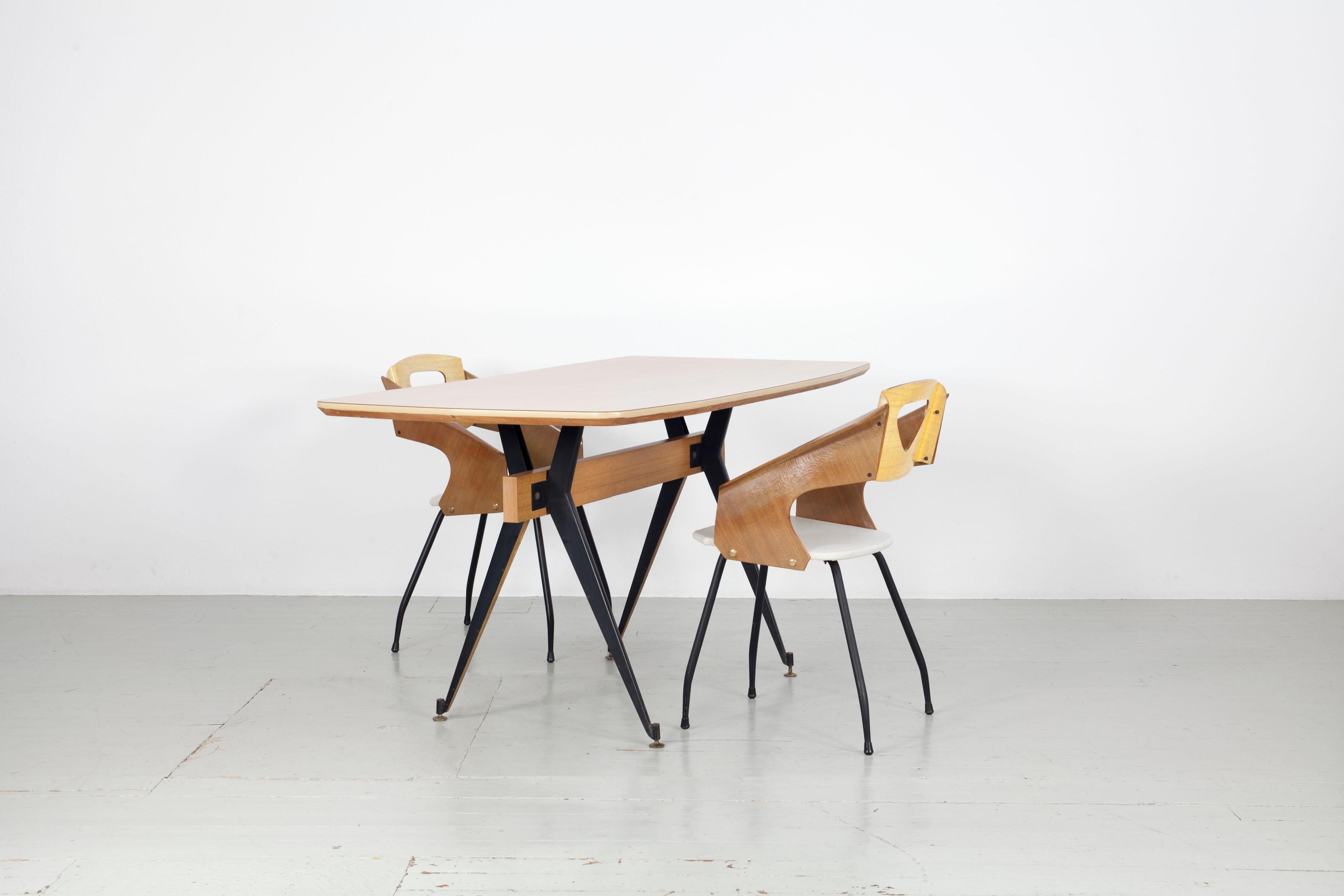 Dining table by Carlo Ratti made by Industria Legni Curvati, 1950s, Italy In Good Condition For Sale In Wolfurt, AT