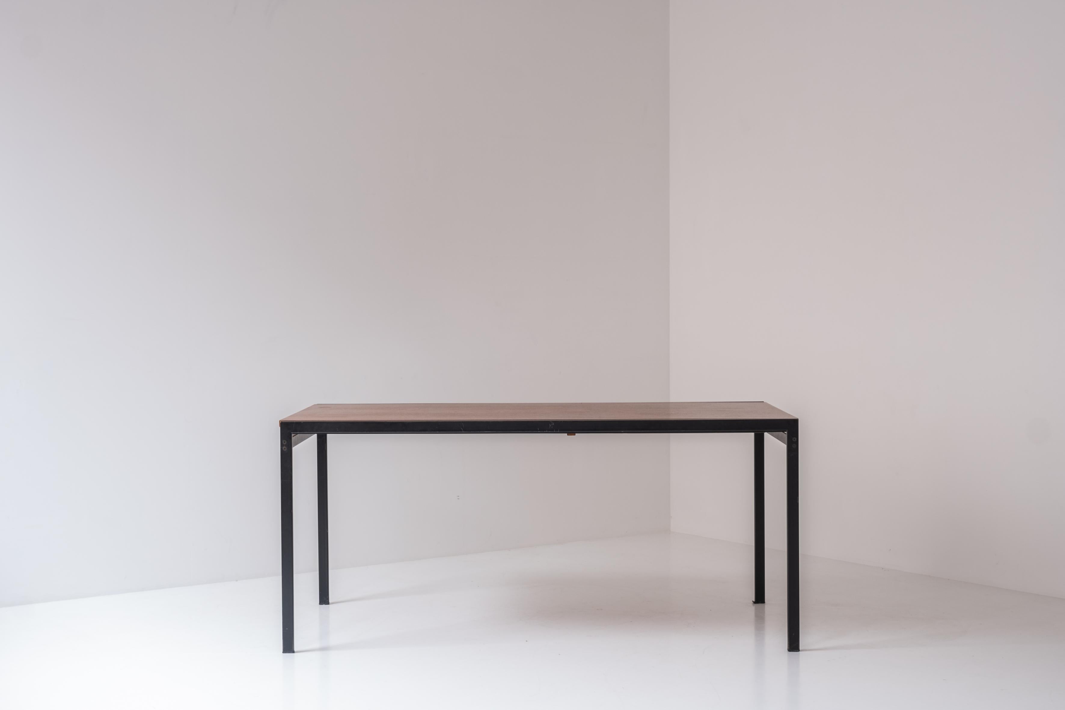 Dining table by Cees Braakman for Pastoe, The Netherlands 1960s. This table is model TU11 and is part of the Japanese series. The table features a black lacquered steel frame and a table top of teak veneer. Extendable with an extra leaf that folds