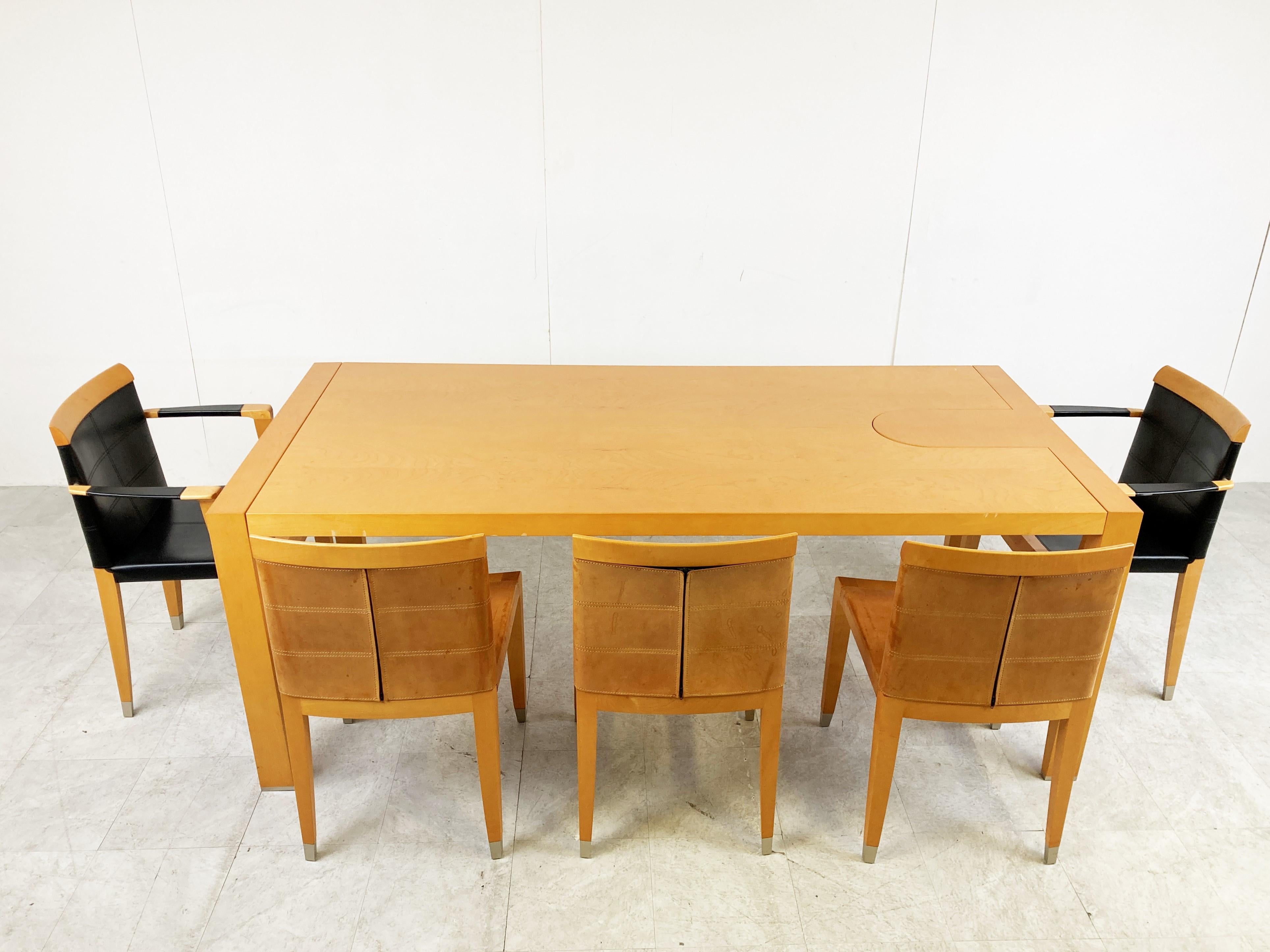 Elegant cherry wood dining table designed by Chi Wing Lo for Giorgetti italy.

The table has very elegant legs and a integrated drawer.

Beautiful timeless design.

1990s - Italy

Good overall condition with normal wear.

Comes with its