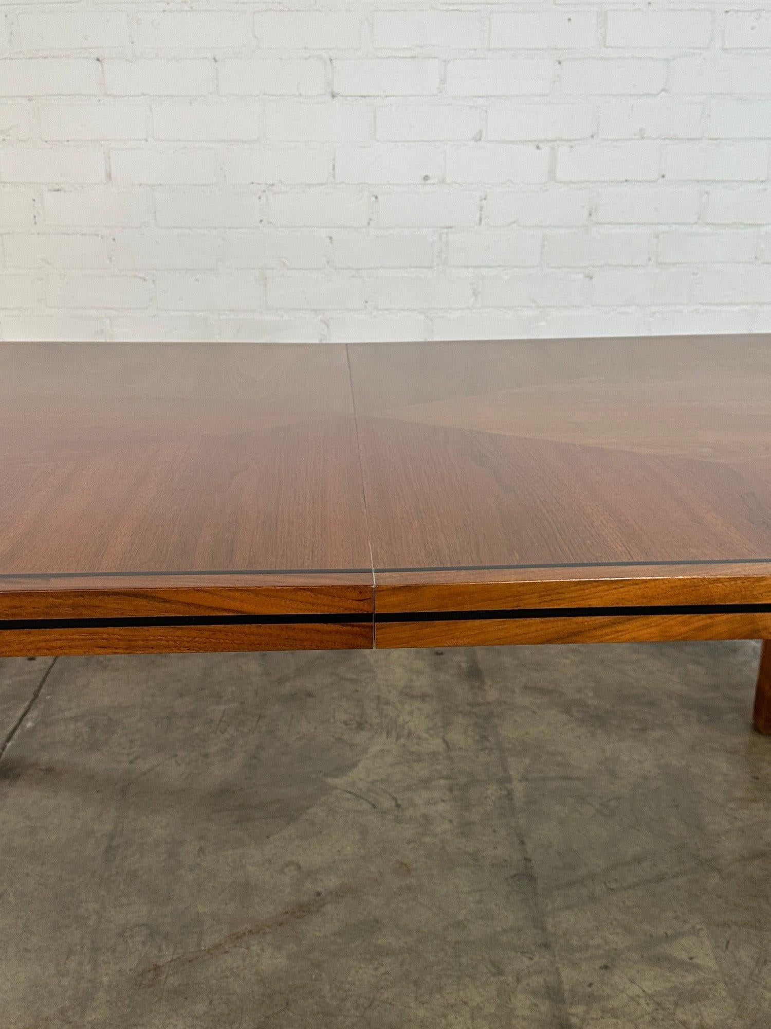 Dining Table by Dillingham In Good Condition For Sale In Los Angeles, CA