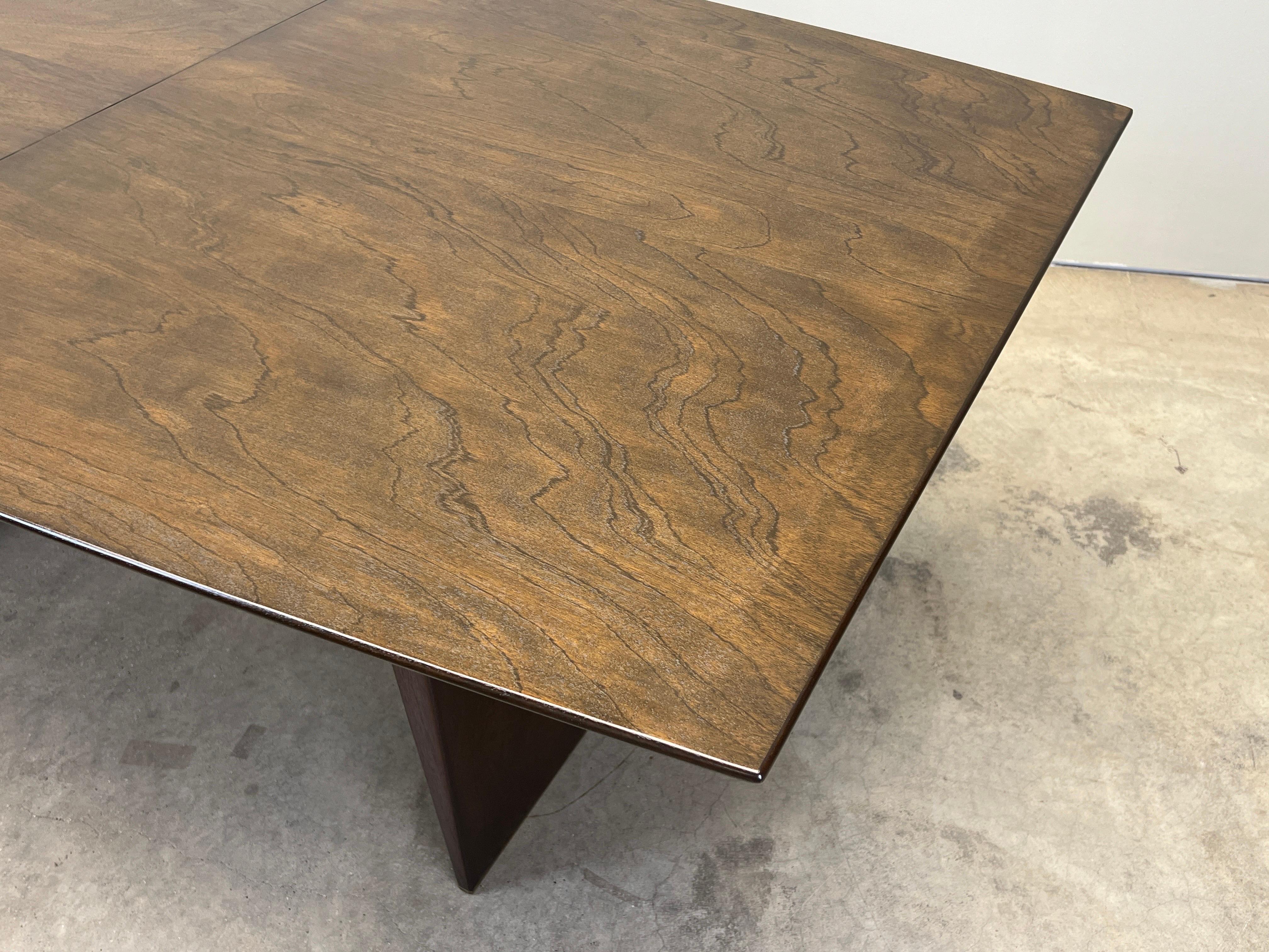 Noyer Table de salle à manger Edward Wormley pour Dunbar en vente