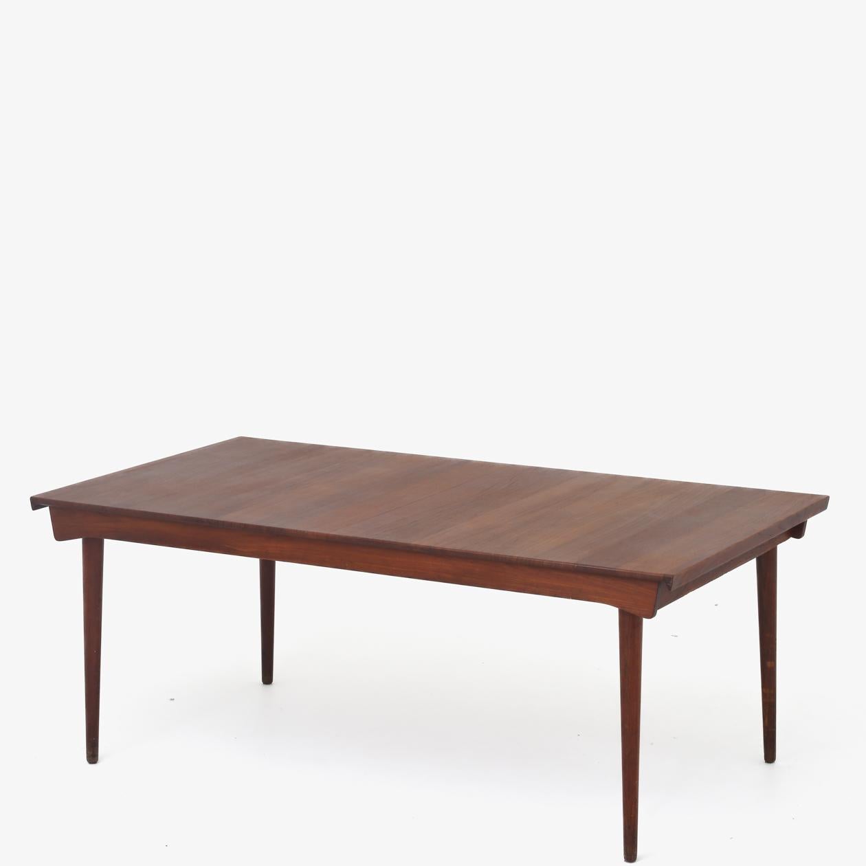 FD 540 - Dining table in teak with one extension plate of 50 cm. Finn Juhl / France & Son.