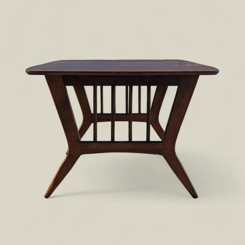 Bois Table de salle à manger Garrison Furniture Co. Top en stratifié, base en bois, cuisine en vente