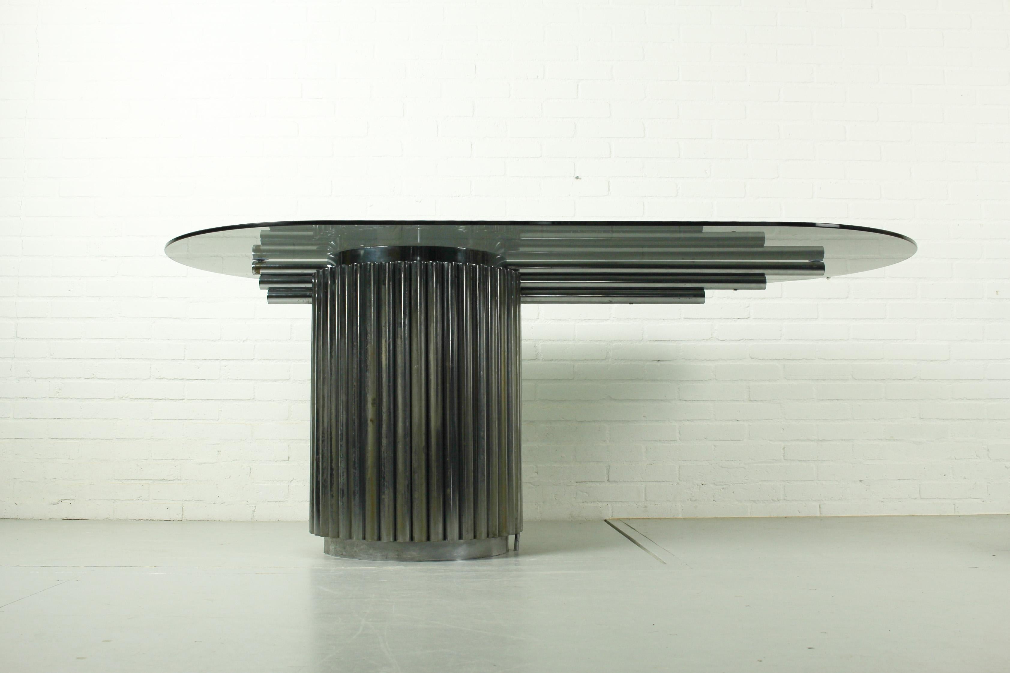 Sehr seltener Ess-/Bürotisch, entworfen von Gastone Rinaldi für RIMA, Italien 1970er Jahre. Stilvoller ovaler Esstisch, der auch als eleganter Bürotisch verwendet werden kann. 

Abmessungen: 70,5cm H, 180cm B, 90cm T.
 
