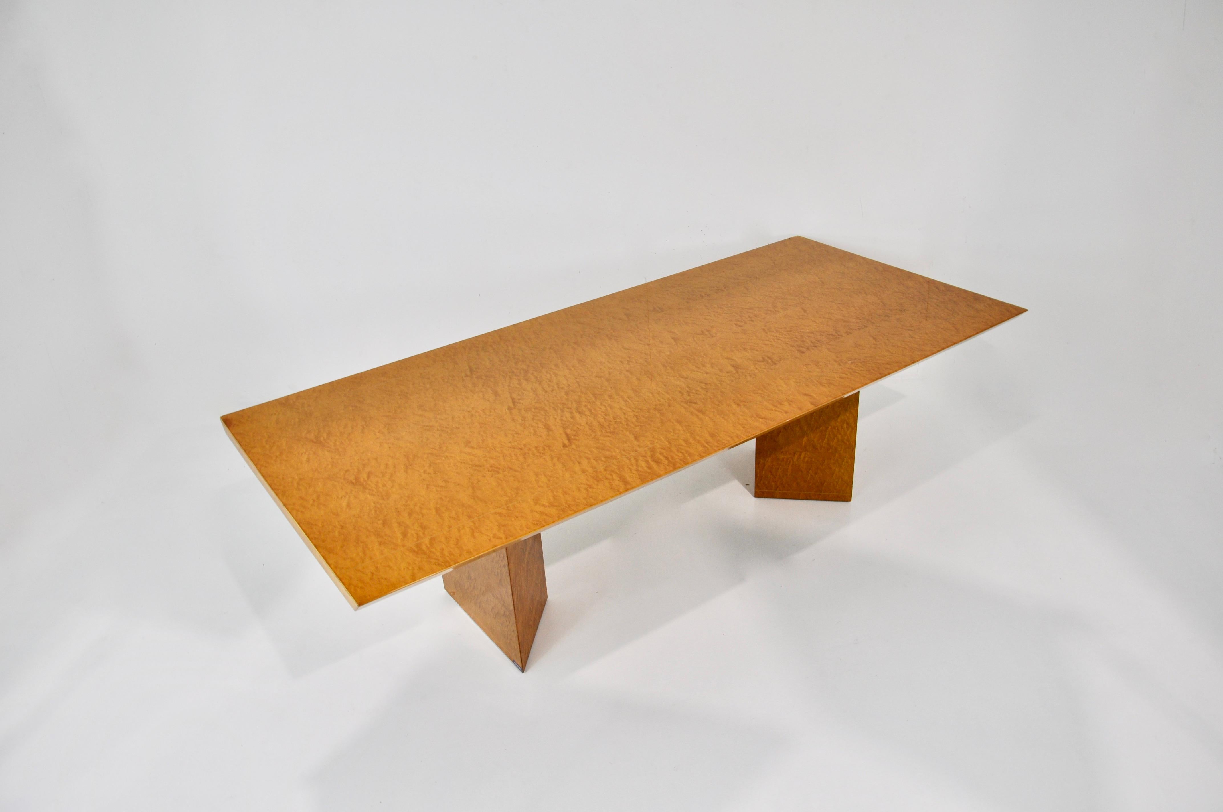 Dining table in maple. Wear due to time and age of the table. Stamped Saporiti.
  