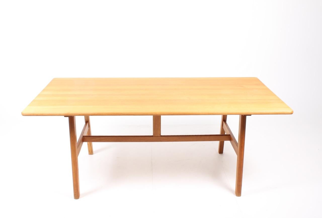 Dining table in solid oak designed by John Vedel-Rieperl for Erhard Rasmussen.

Literature:4 0 years of Danish furniture design : the Copenhagen Cabinetmakers’ Guild exhibitions 1927-1966 ; Dansk møbelkunst gennem 40 aar : Københavns Snedkerlaugs