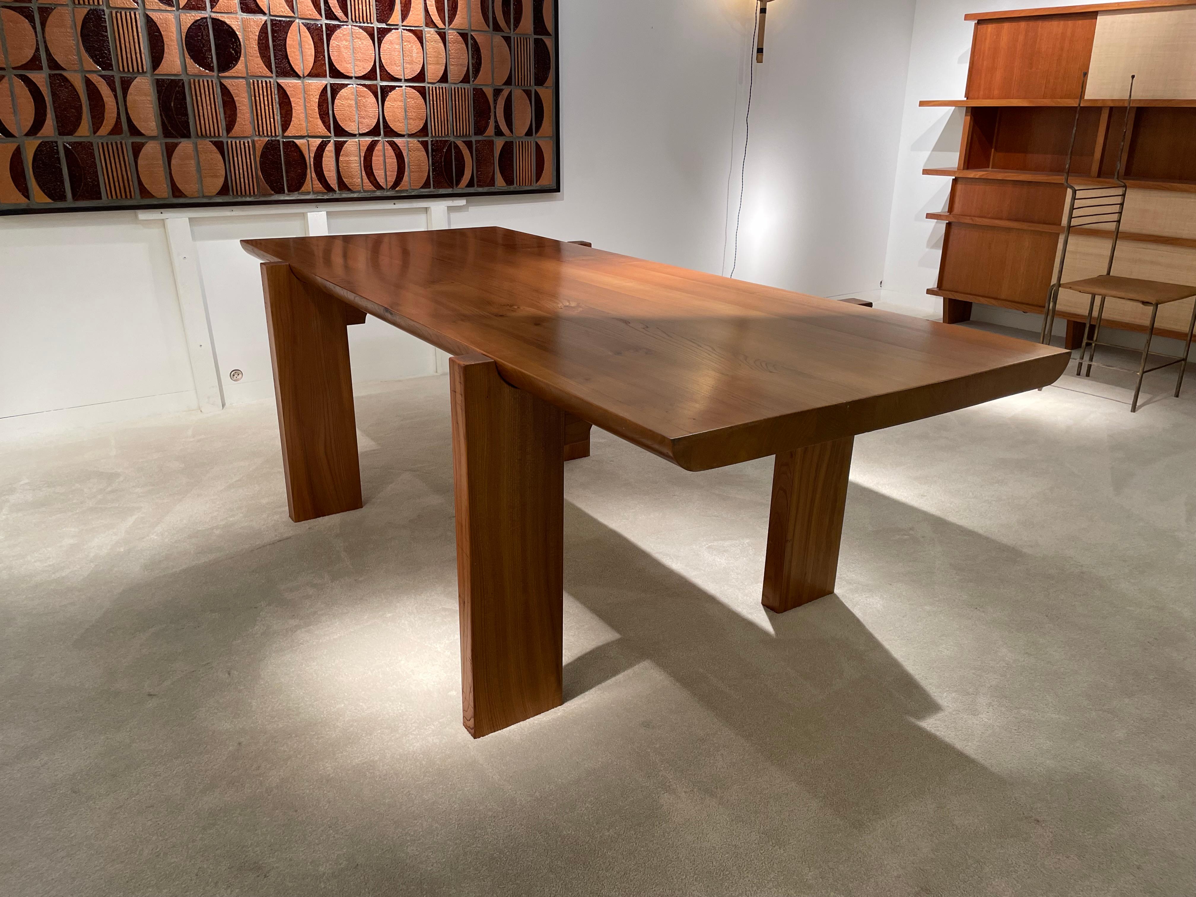 Mid-Century Modern dining table By luidgi Gorgoni