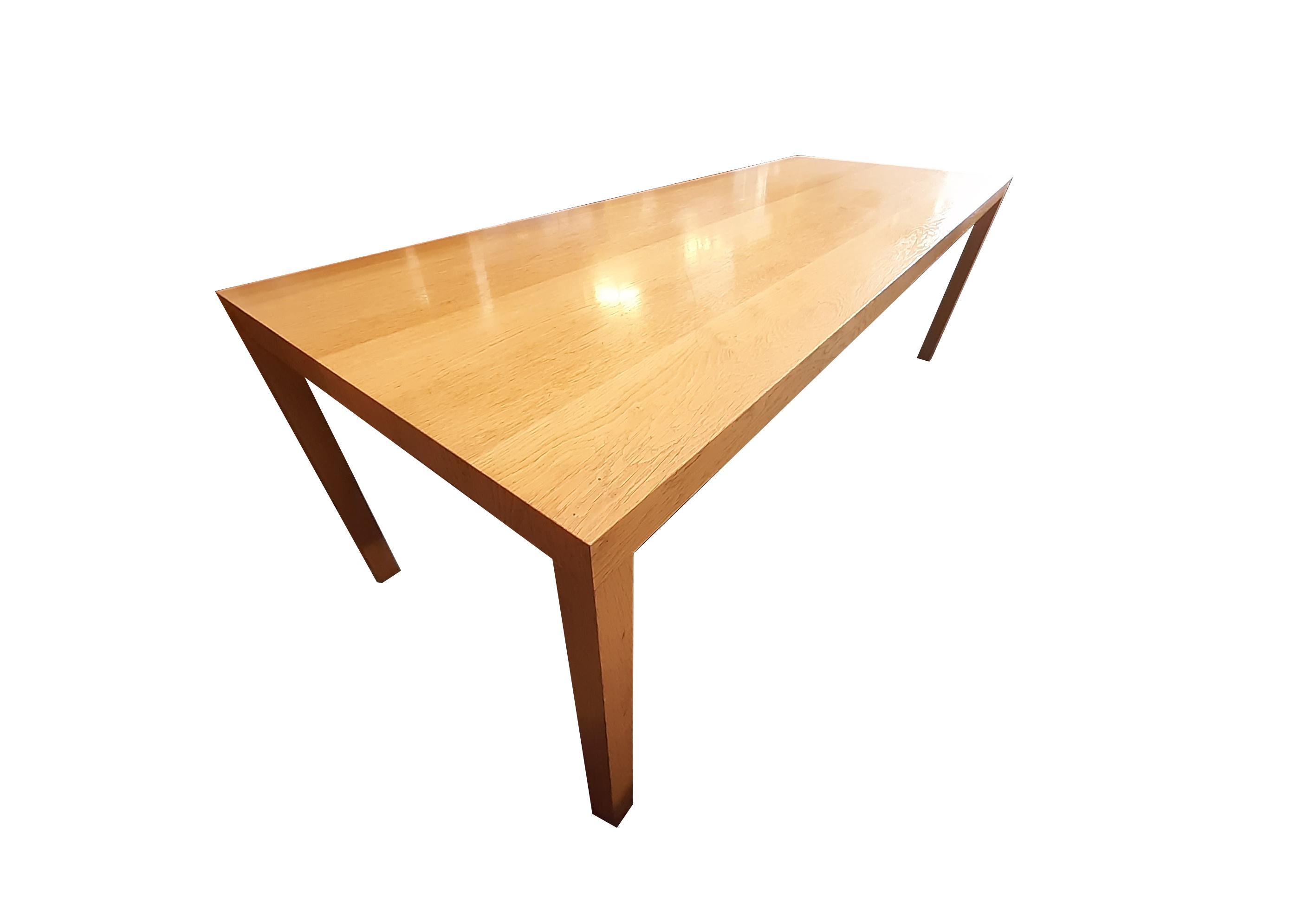MAARTEN VAN SEVEREN T88W dining table von VITRA um 2005

Die Originalversion dieses Tisches wurde 1988 von Maarten van Severen in seinem Atelier hergestellt.

In Folge wurde der Tisch von Top-Mouton produziert. Diese Tisch stammt wohl aus dem Jahr