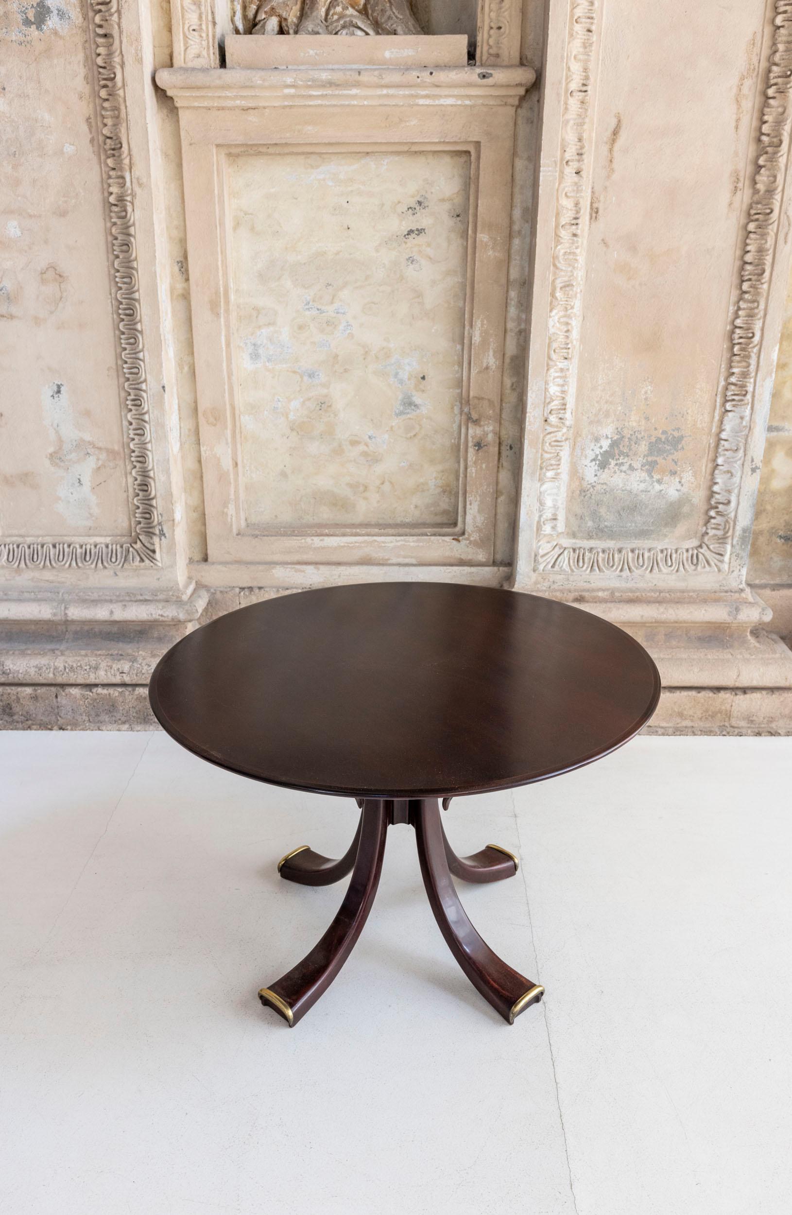 Italian Dining table by Osvaldo Borsani for ABV Arredamenti Borsani Varedo, published For Sale